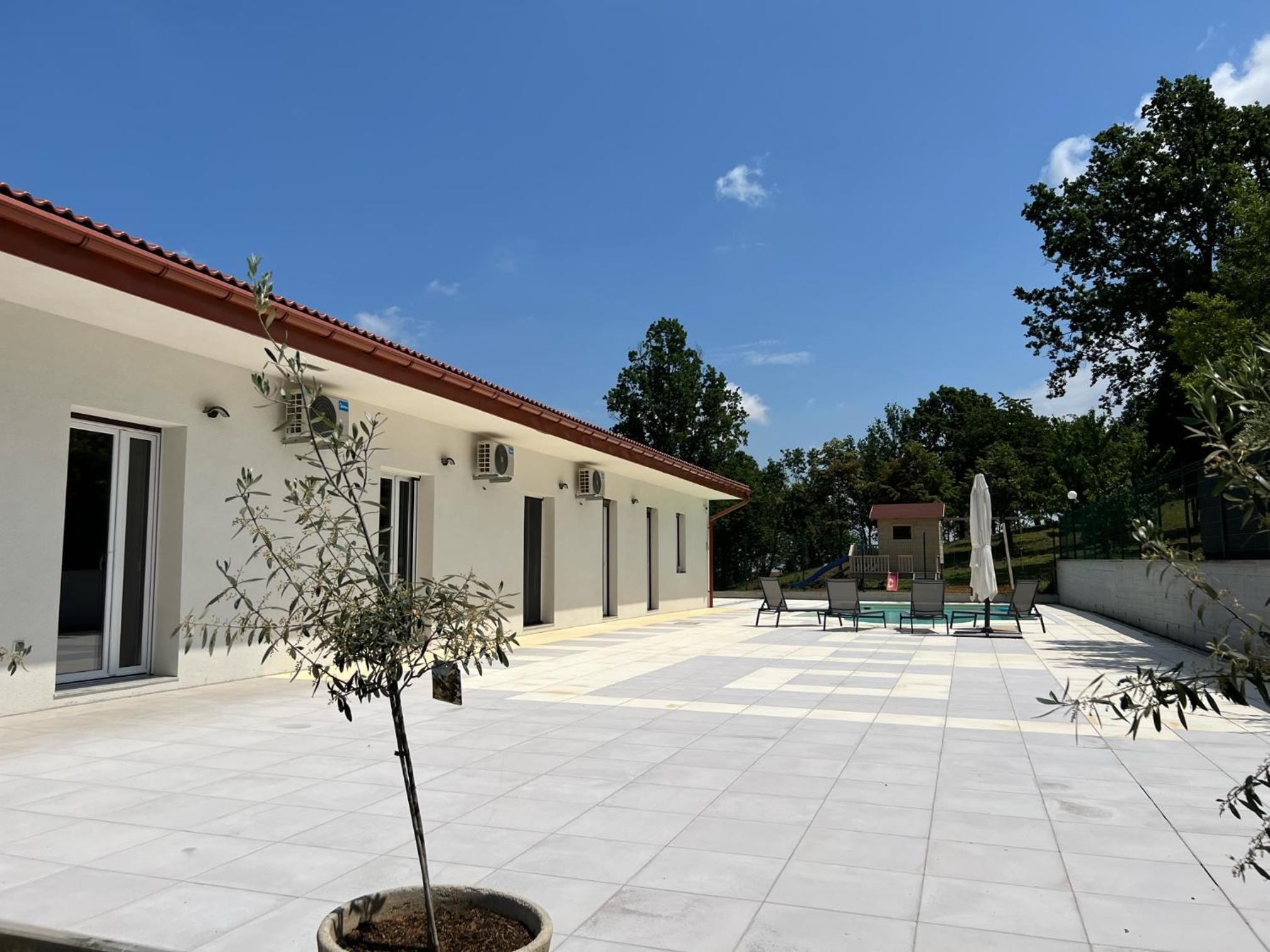 Three-Bedroom Villa photo 2