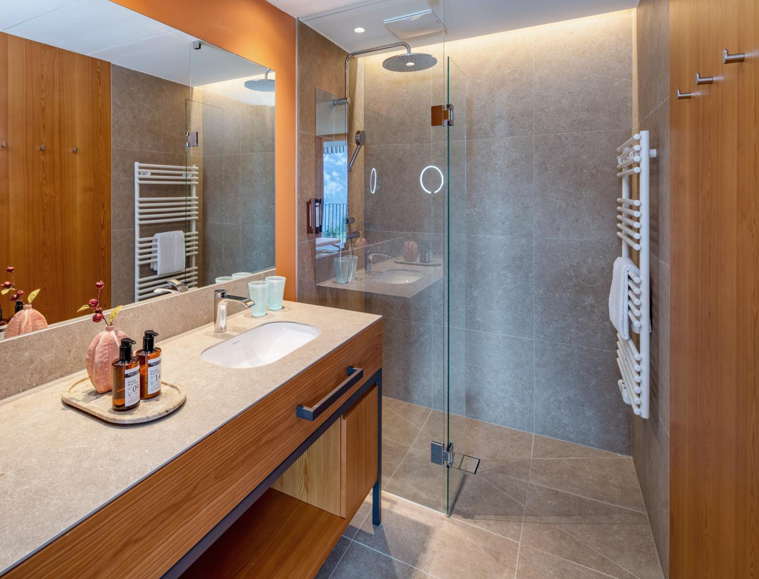 Deluxe Suite with Balcony photo 3