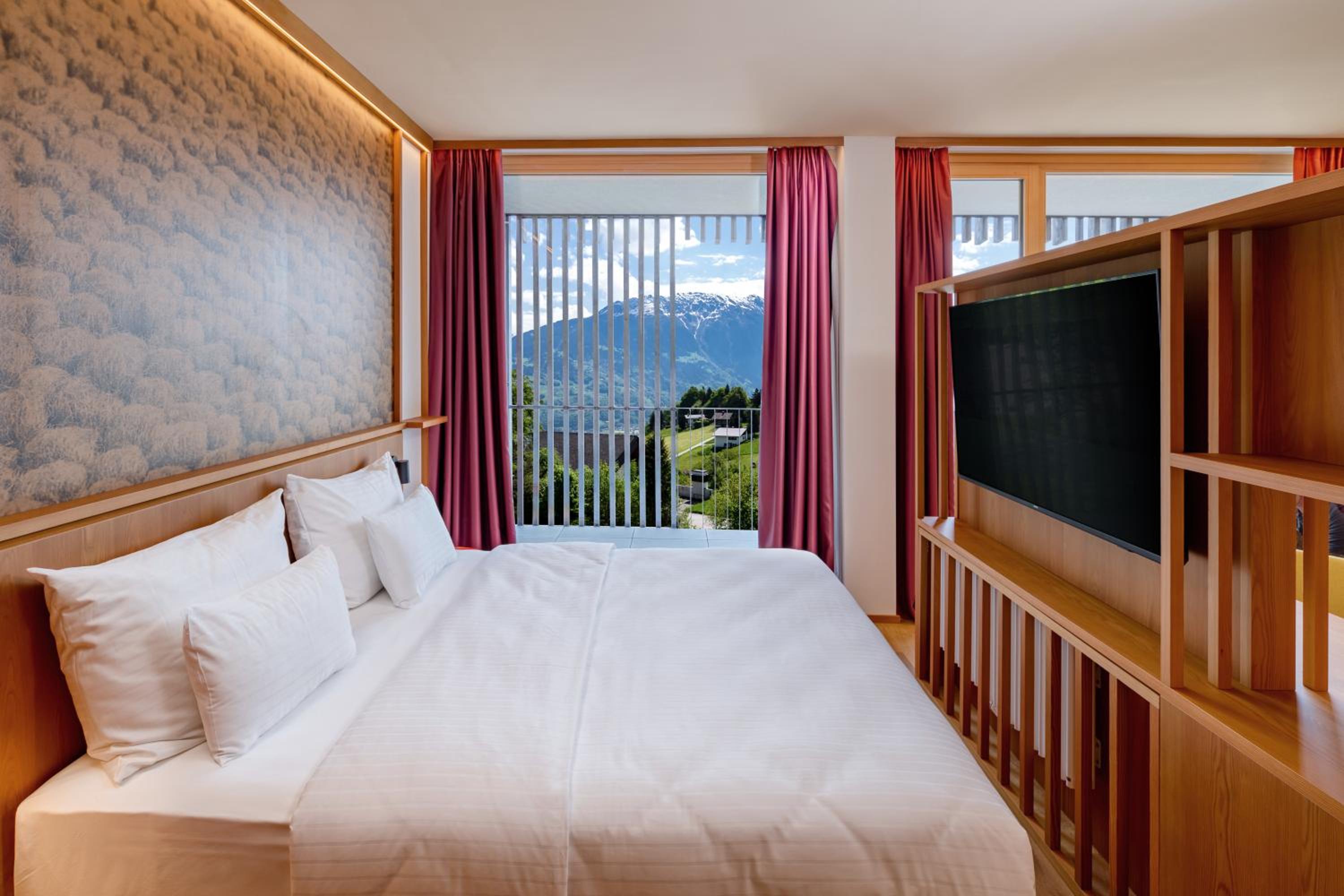 Mountain Suite with Balcony photo 2