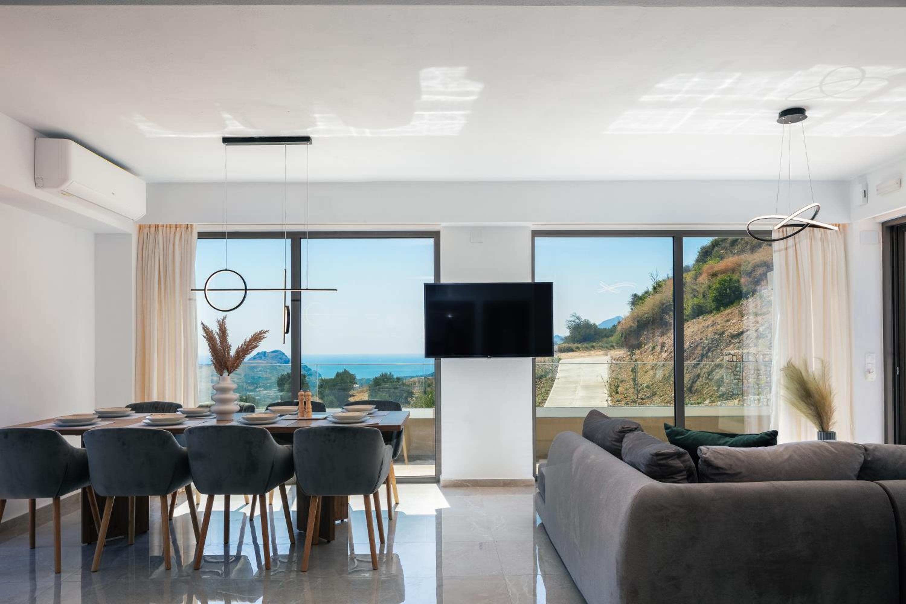 Villa photo 2