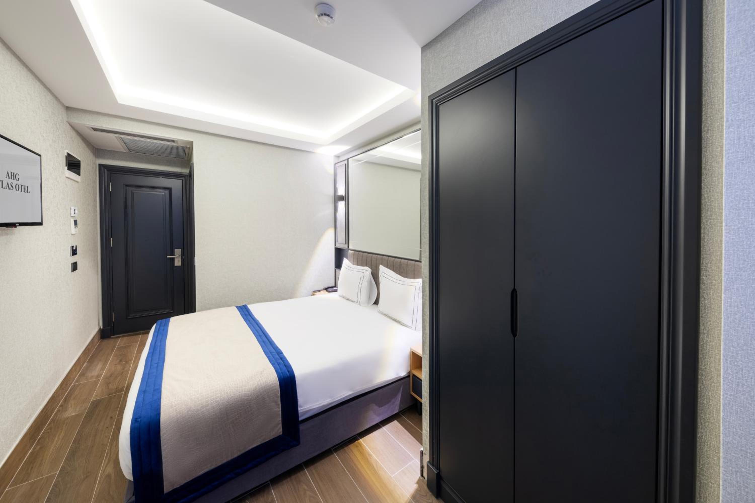 Budget Double Room photo 3