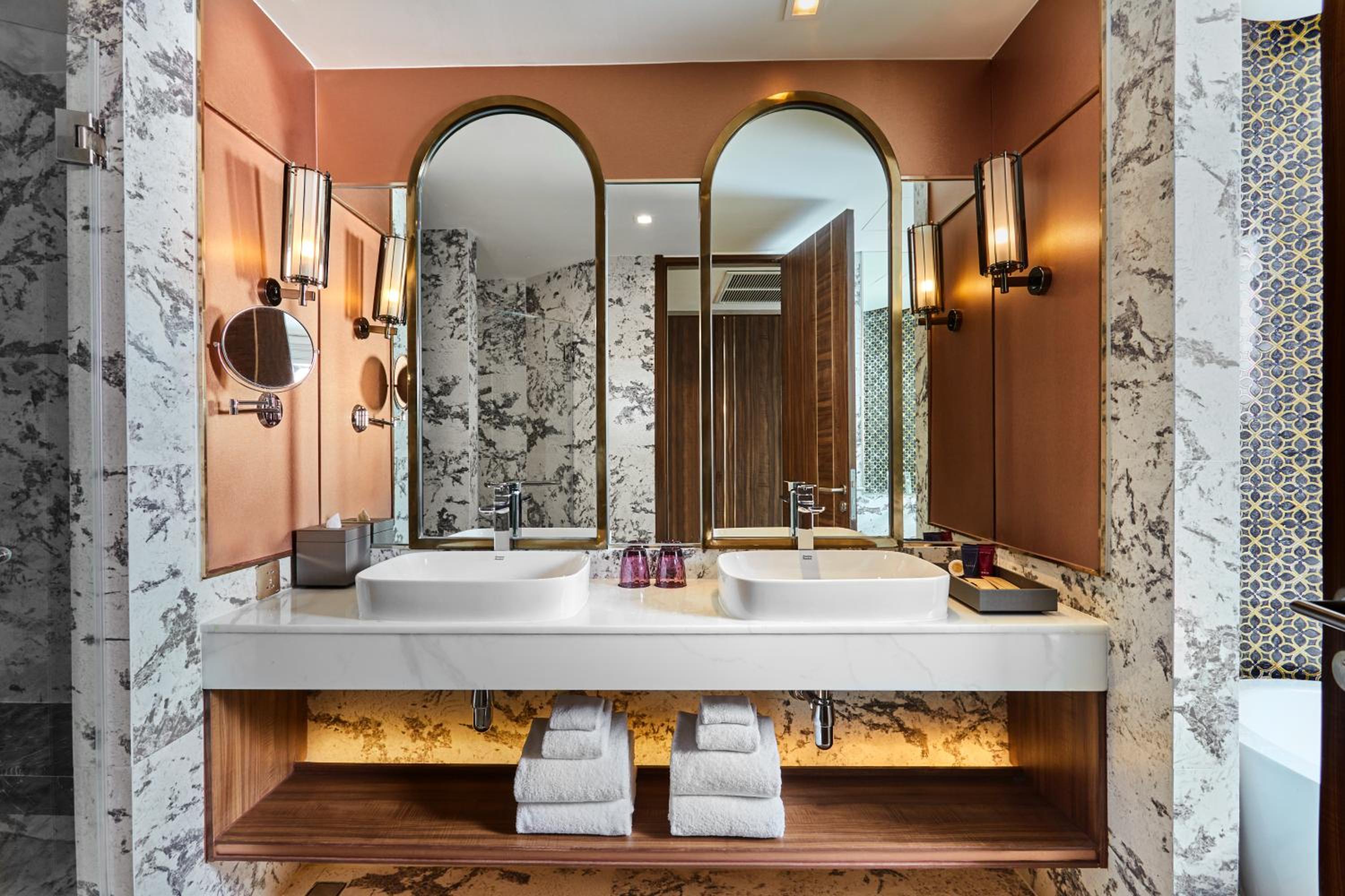 Deluxe Suite Triple photo 2