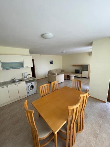 Three-Bedroom Apartment with Balcony photo 1
