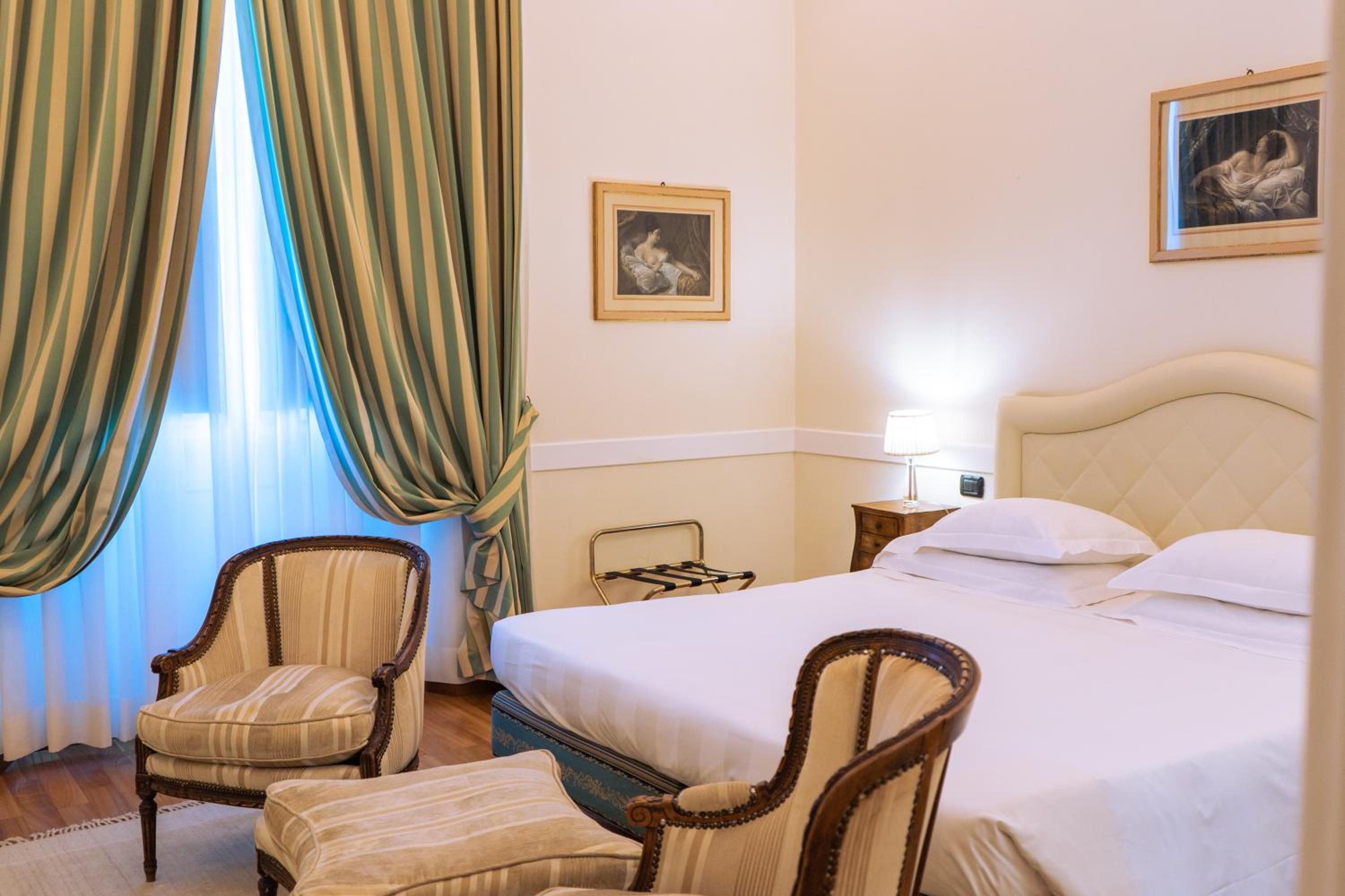 Double or Twin Room - Photo 4