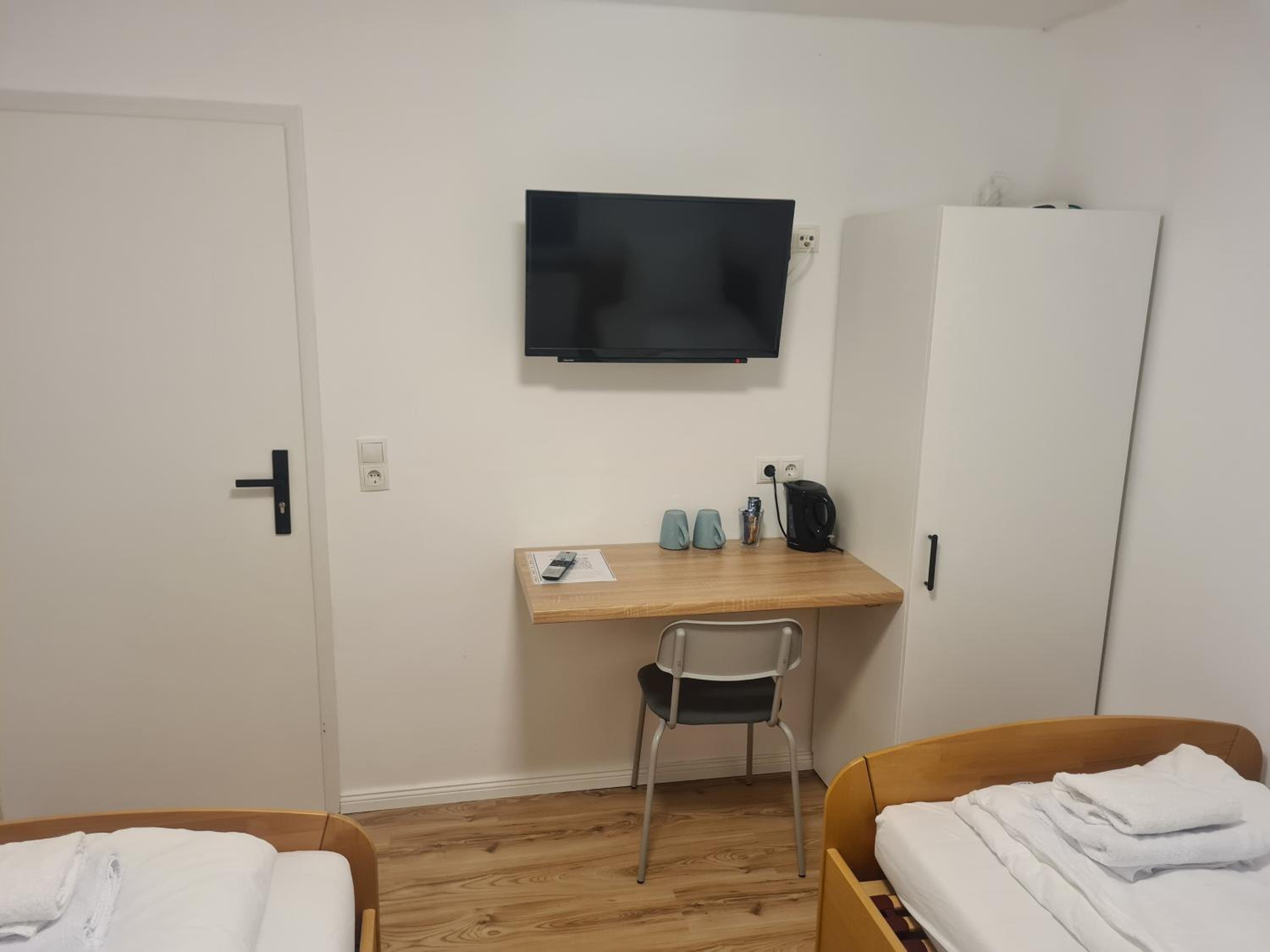 Double or Twin Room with Shared Bathroom photo 2