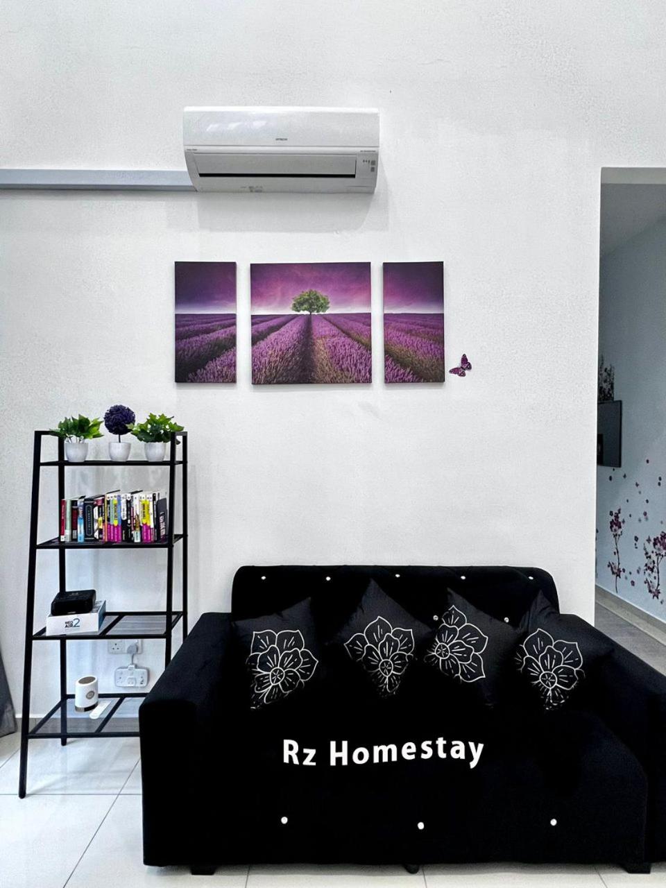 Three-Bedroom House photo 3
