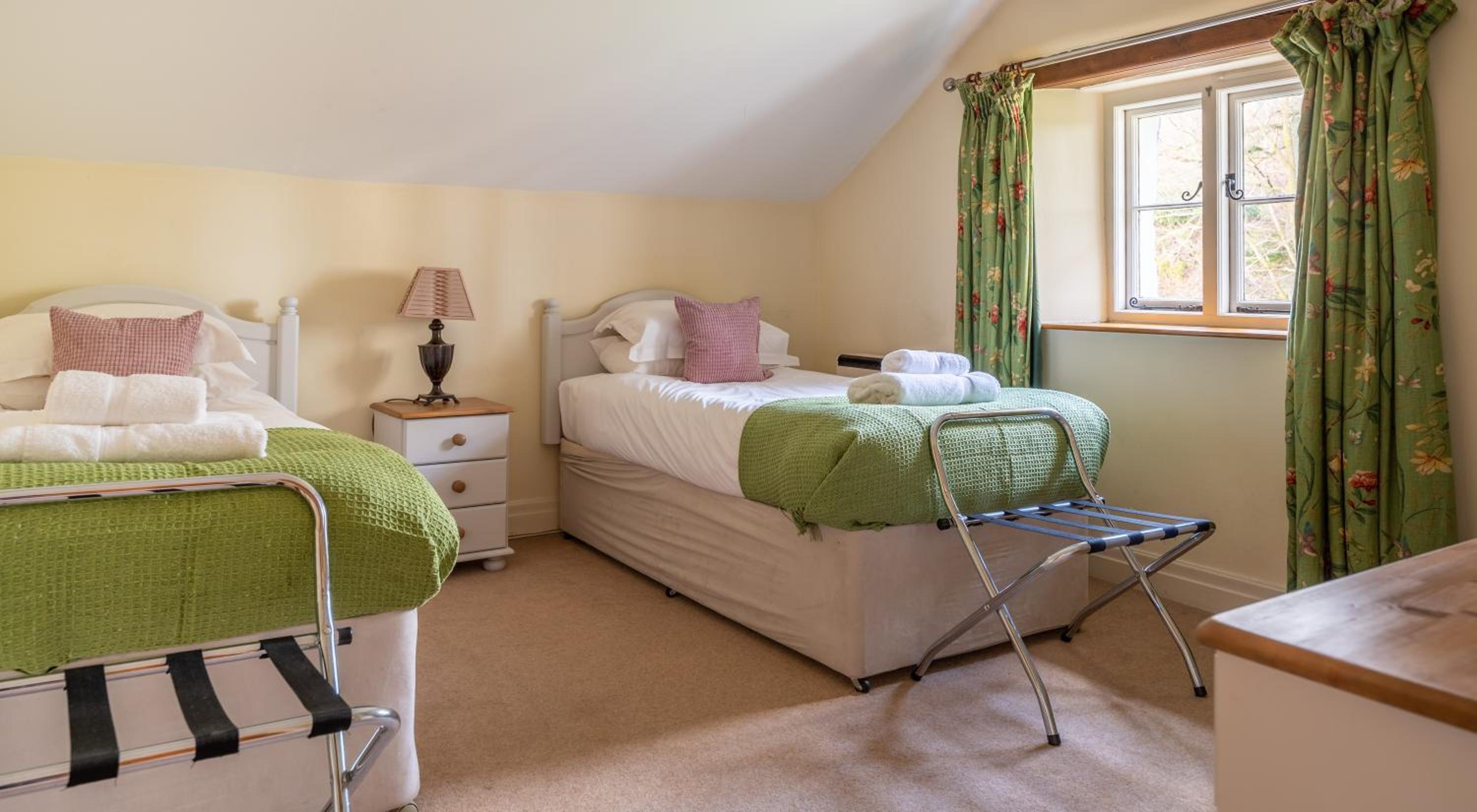 Five-Bedroom House photo 2
