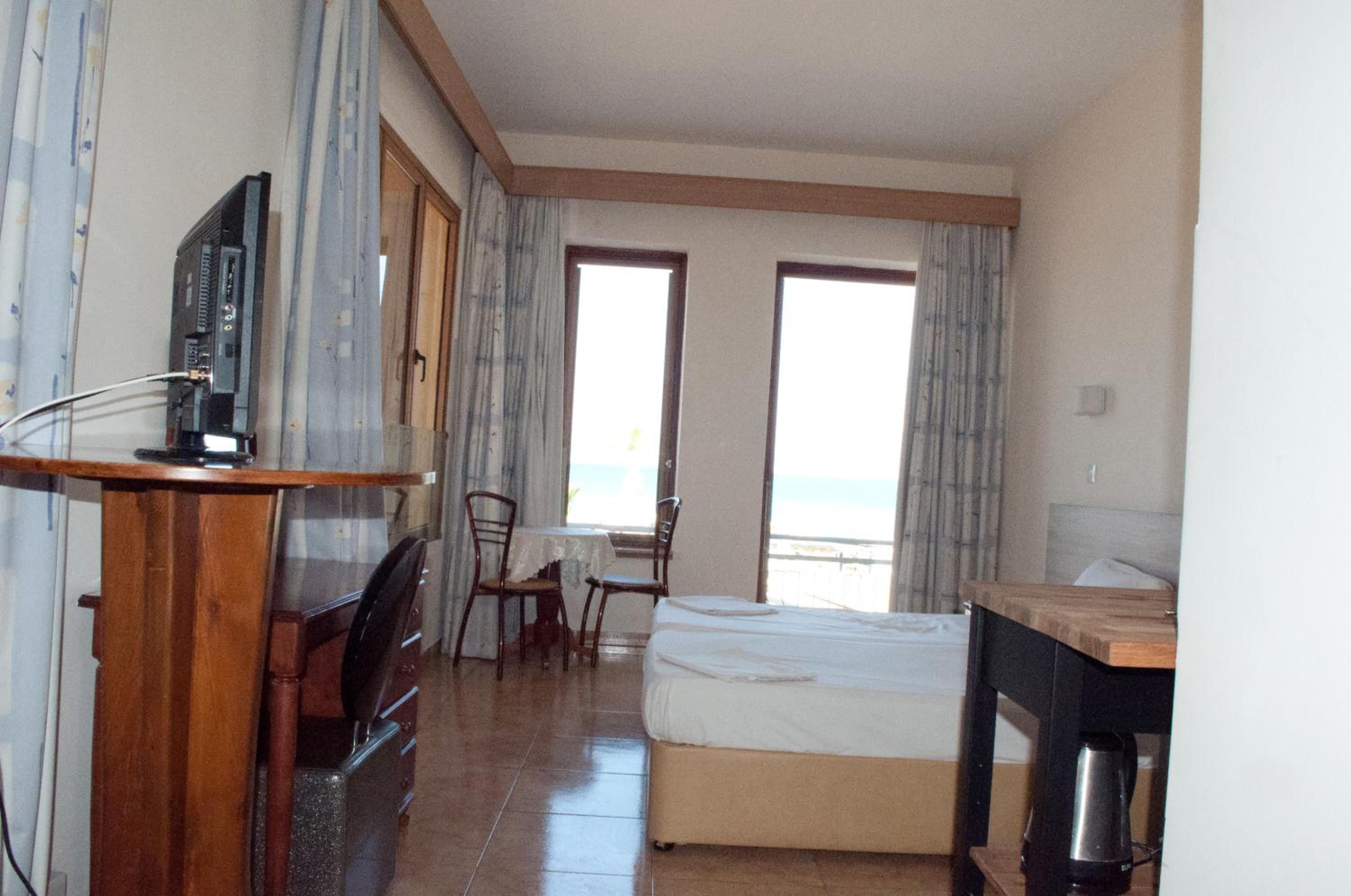 Deluxe Double or Twin Room with Sea View photo 2