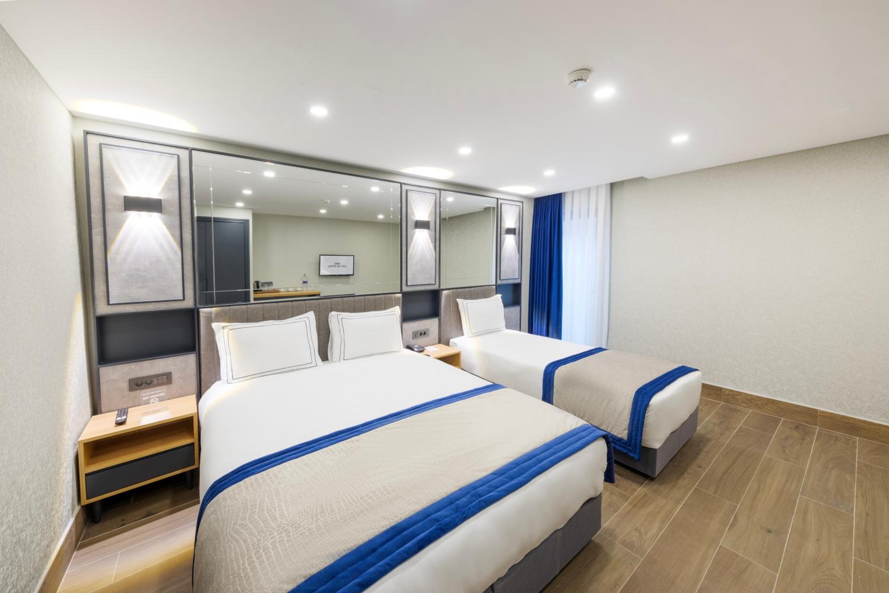 Economy Triple Room photo 1