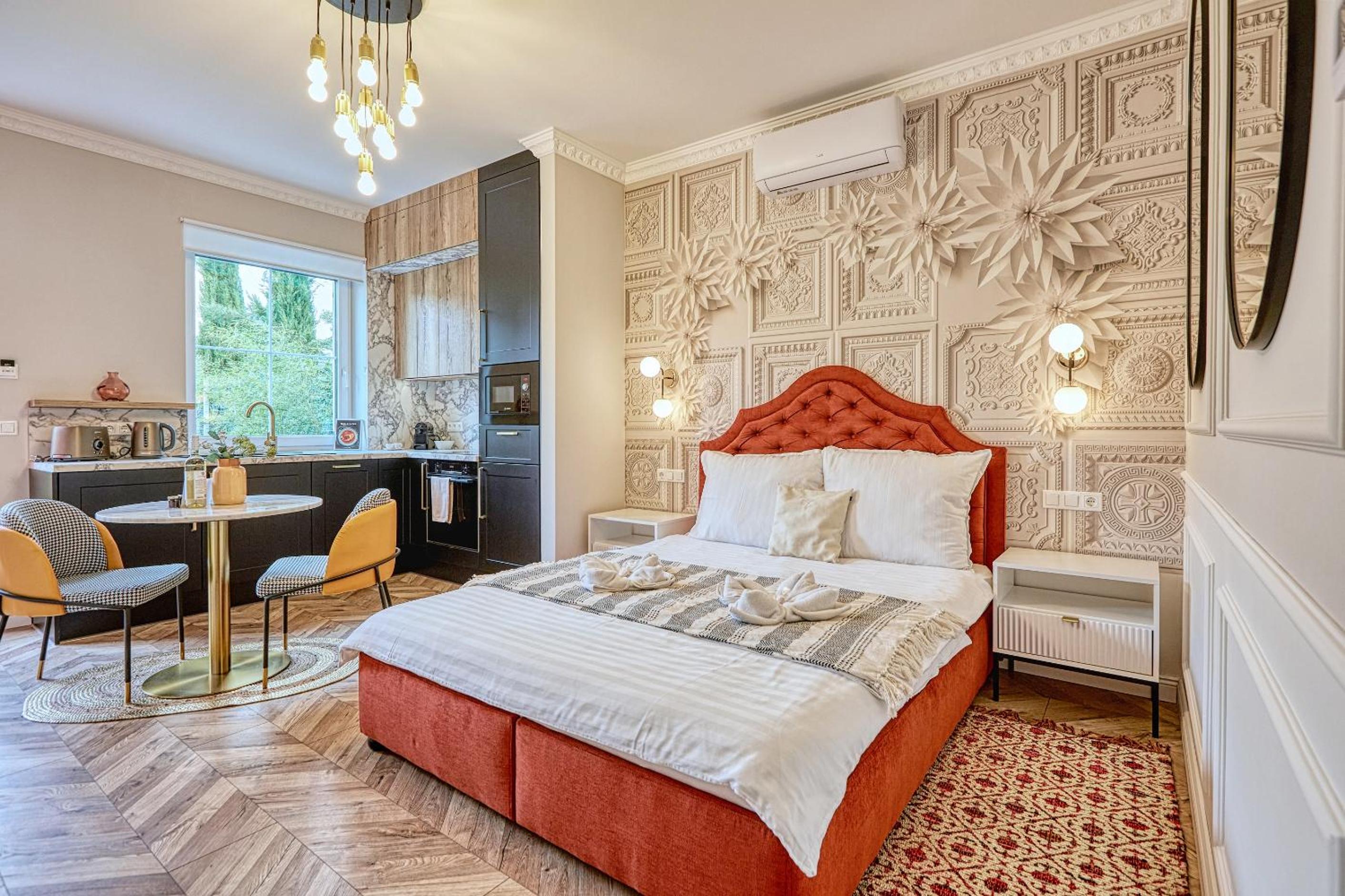 One-Bedroom Apartment - Photo 1