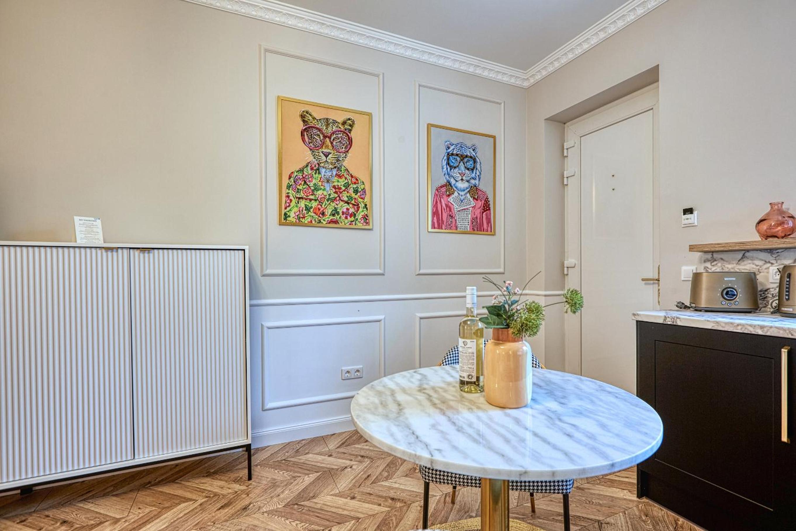 One-Bedroom Apartment - Photo 8