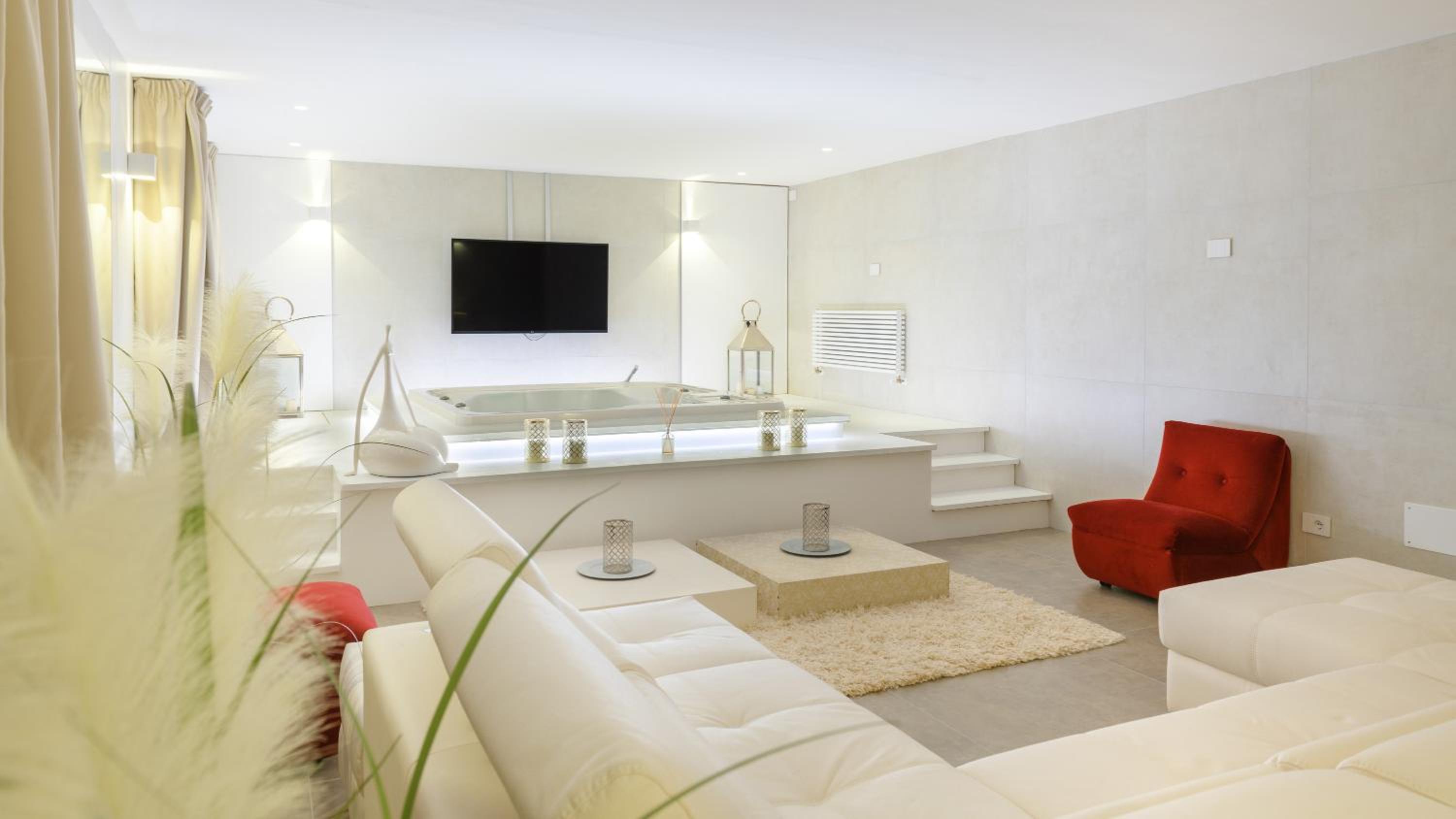 Six-Bedroom Villa  photo 1