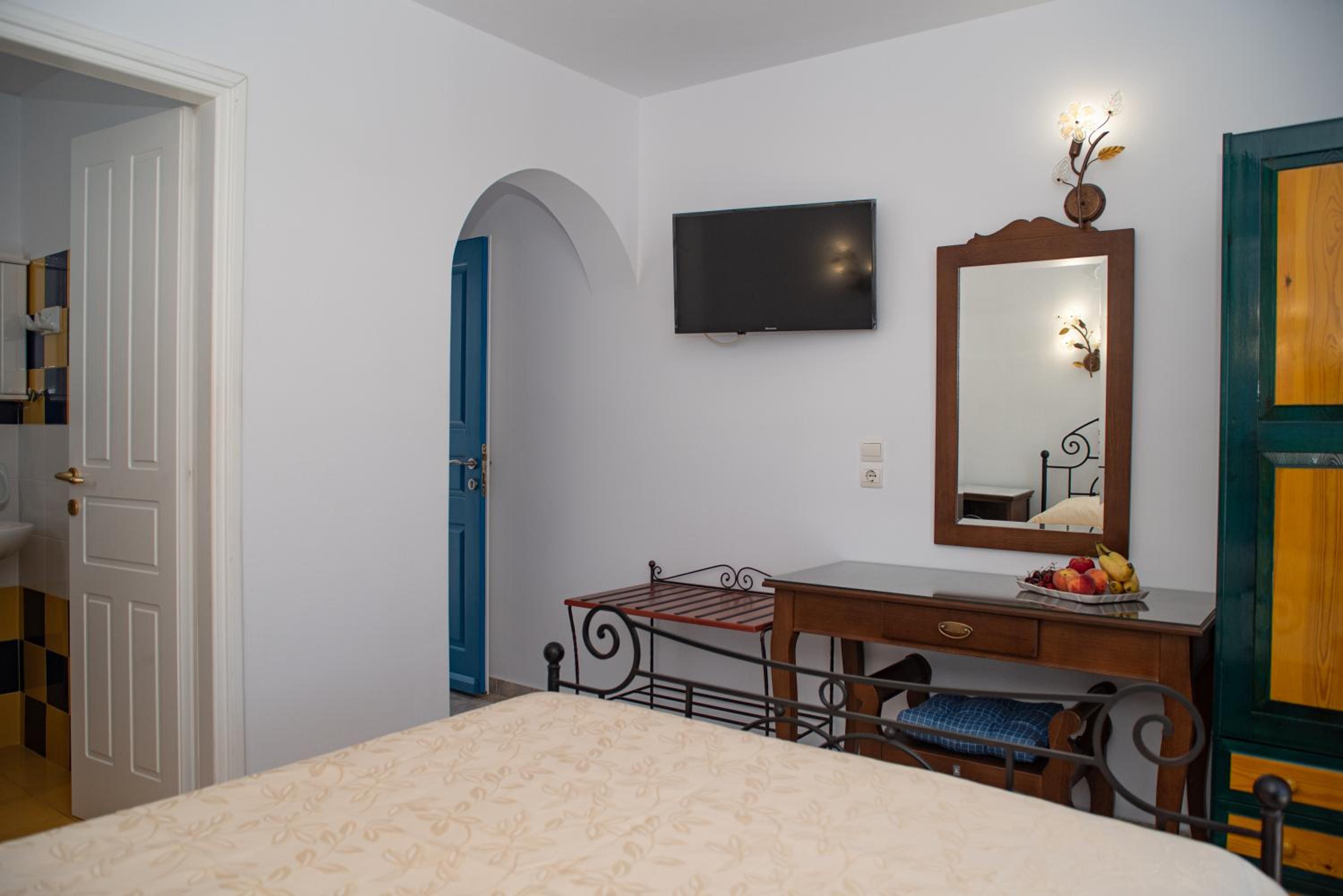 Studio (2 Adults) with Sea View photo 2