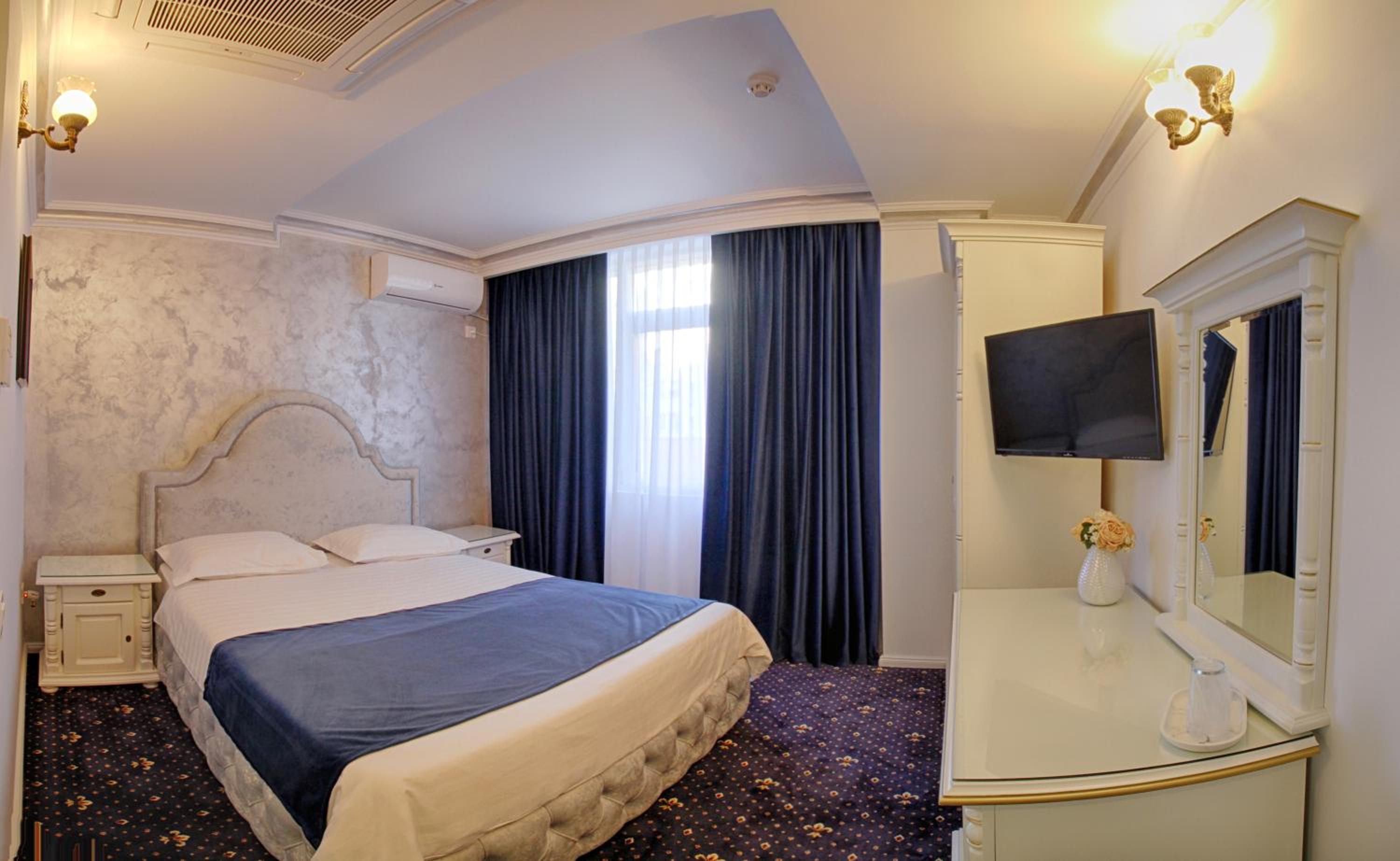 Standard King Room - Photo 6