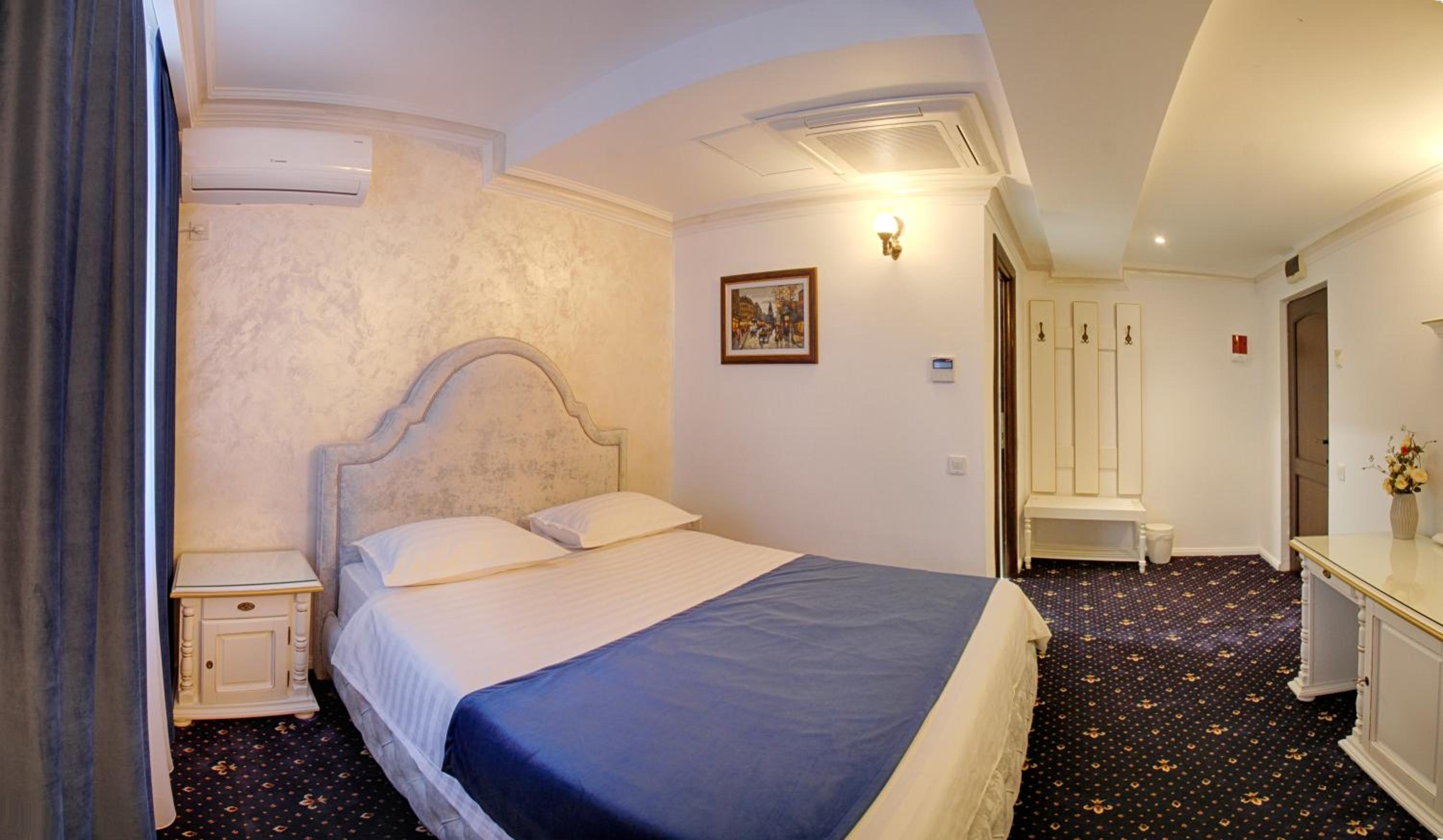 Standard King Room - Photo 7