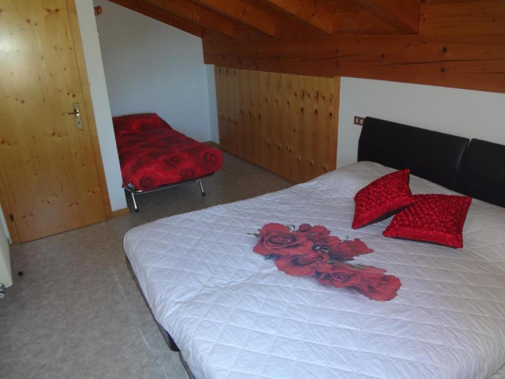 Deluxe Room (2 Adults + 1 Child) photo 3