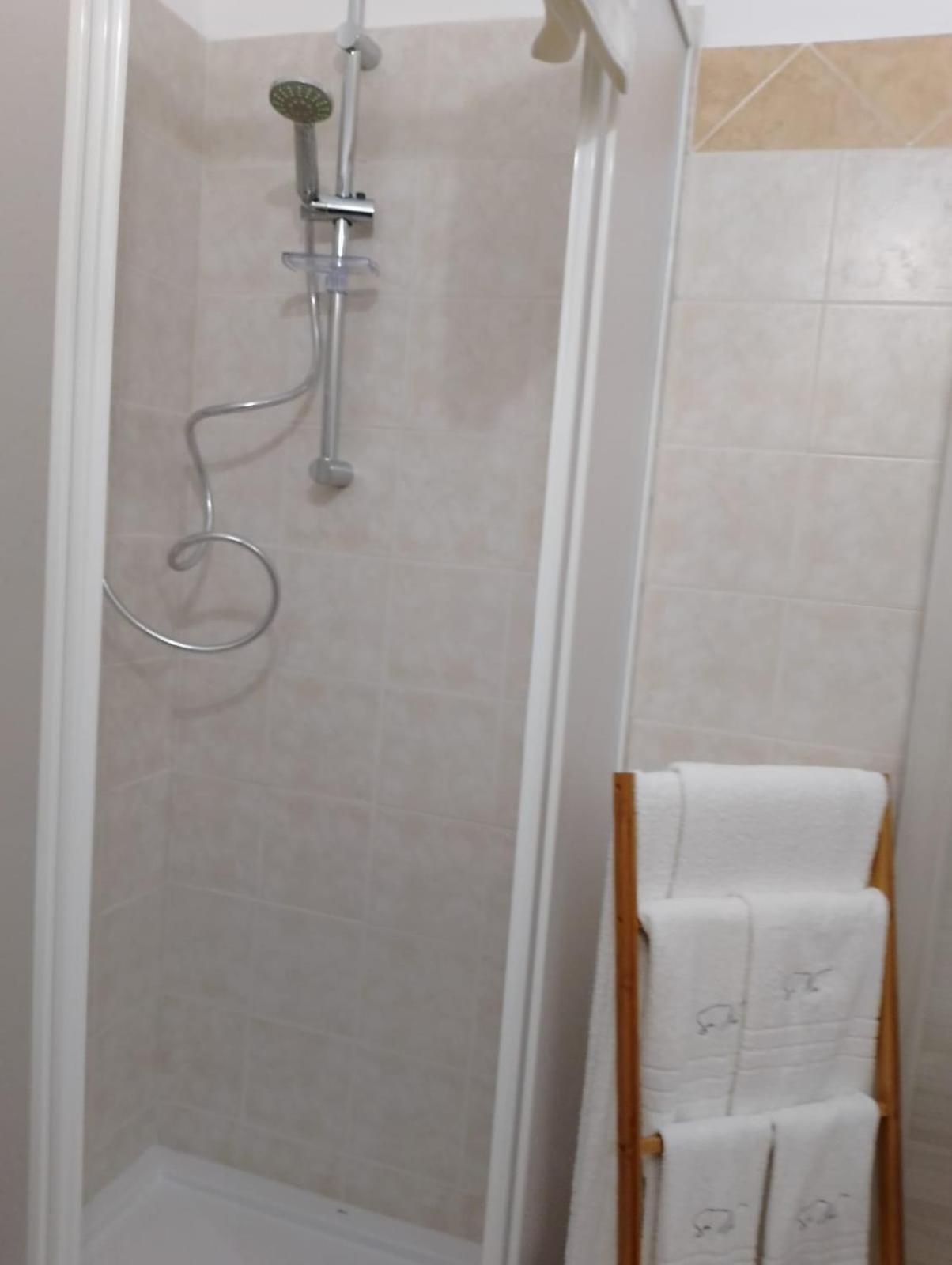 Double Room - Photo 5