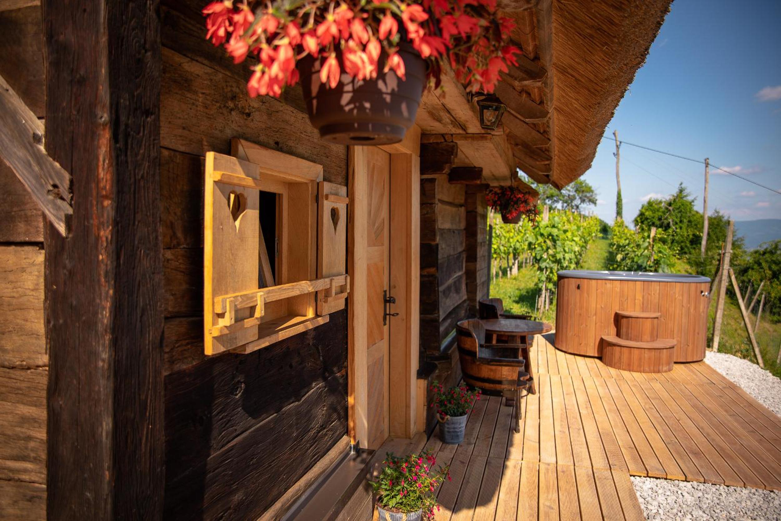 One-Bedroom House - Photo 2
