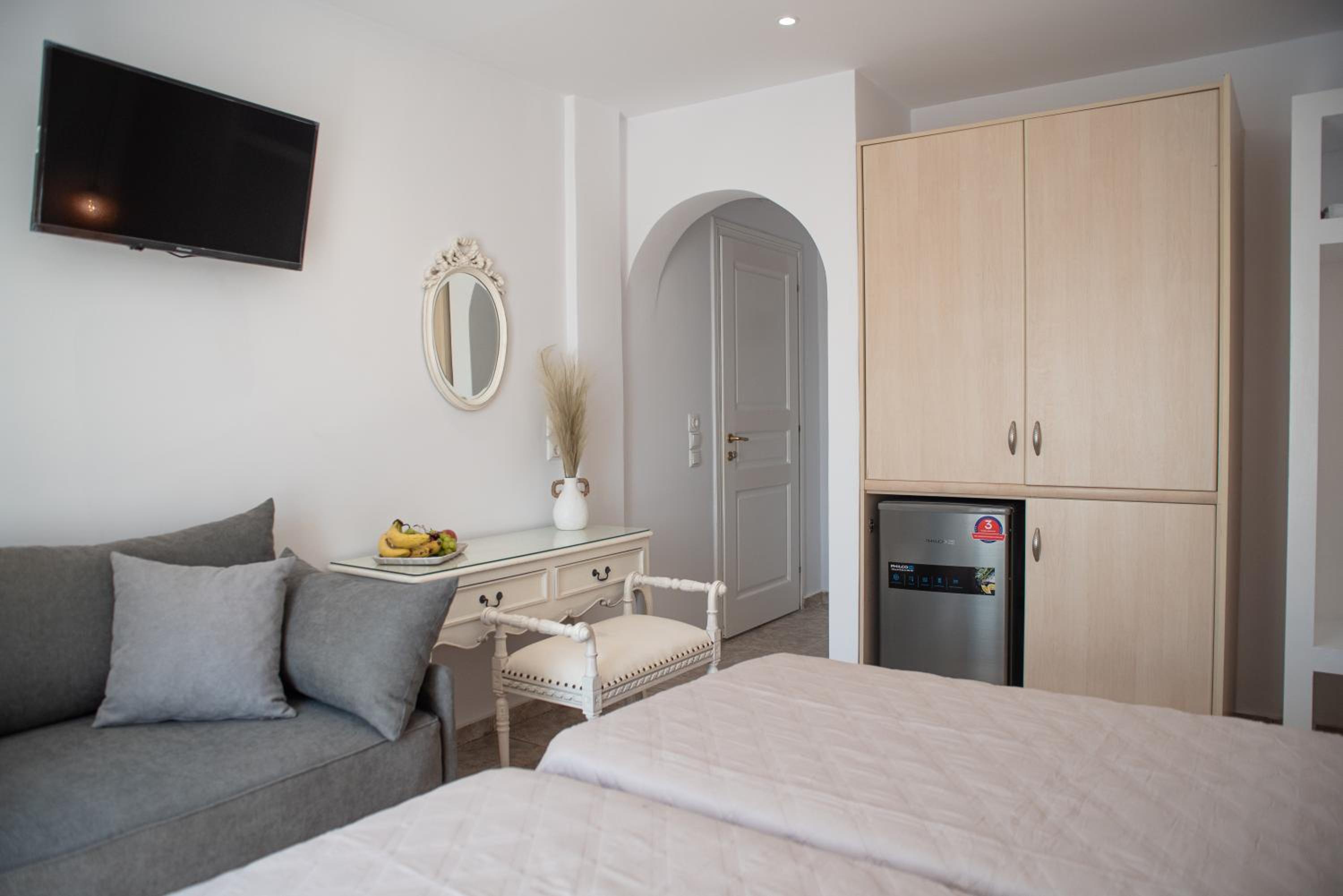 Studio Apartment photo 1