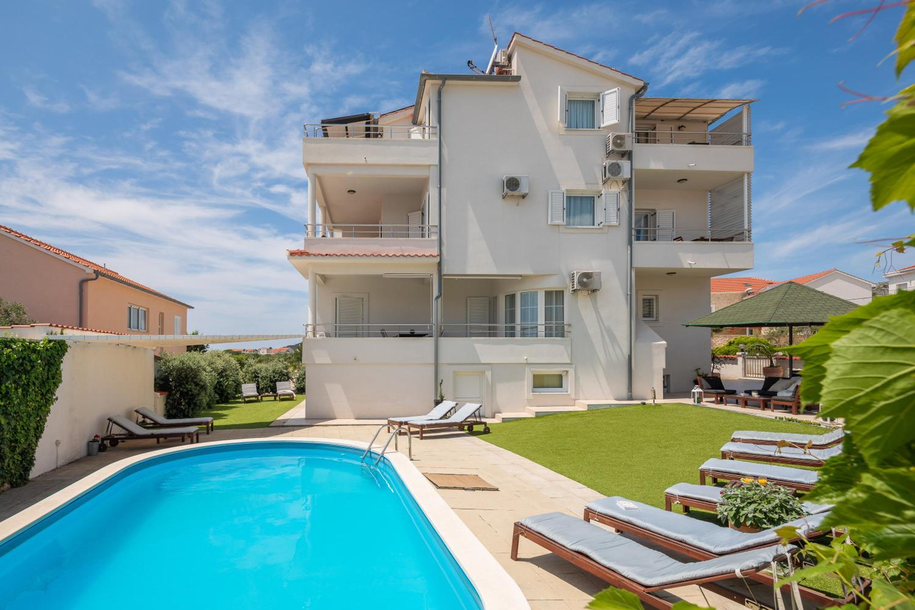 One-Bedroom Apartment with Balcony - Photo 41