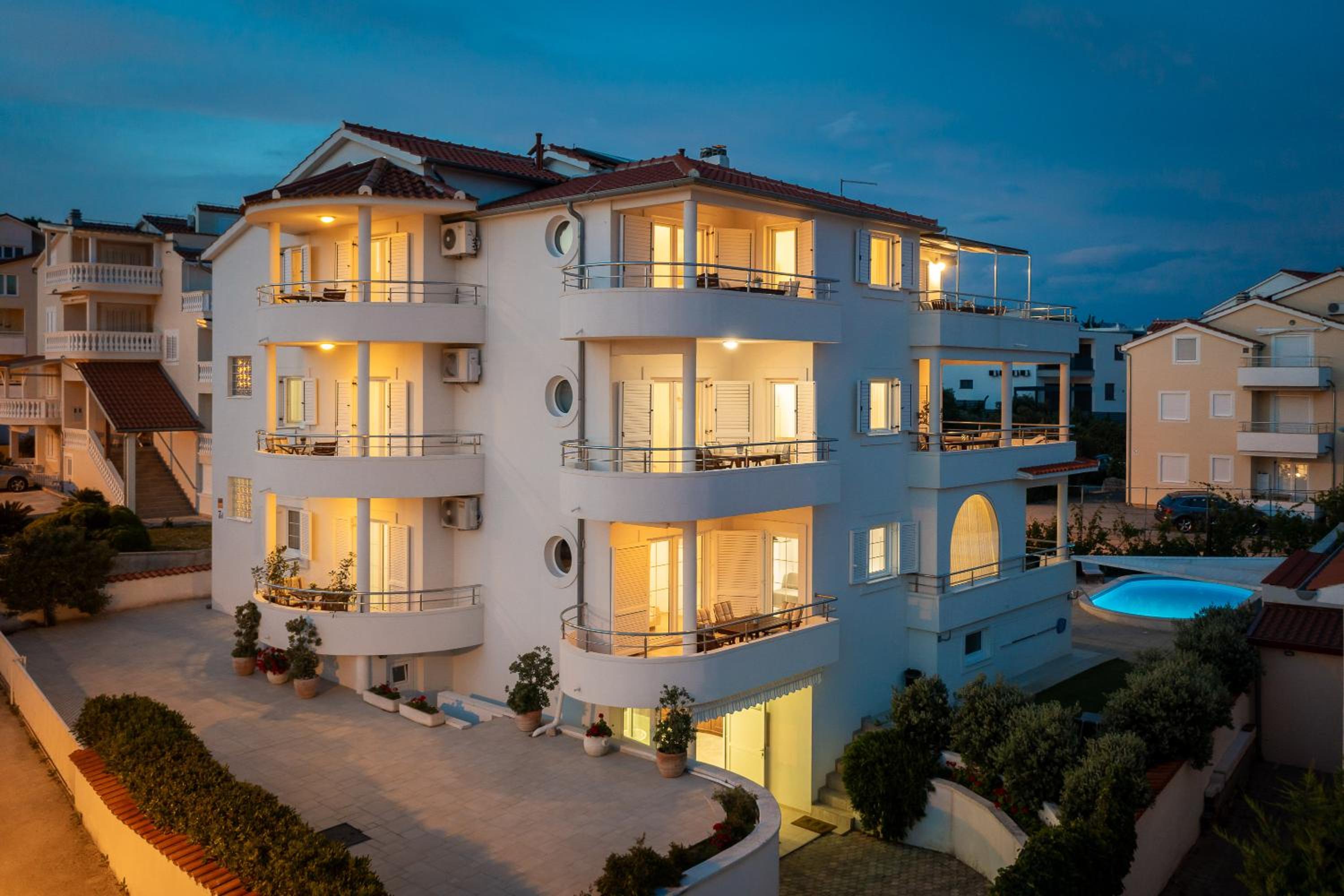 One-Bedroom Apartment with Balcony - Photo 43