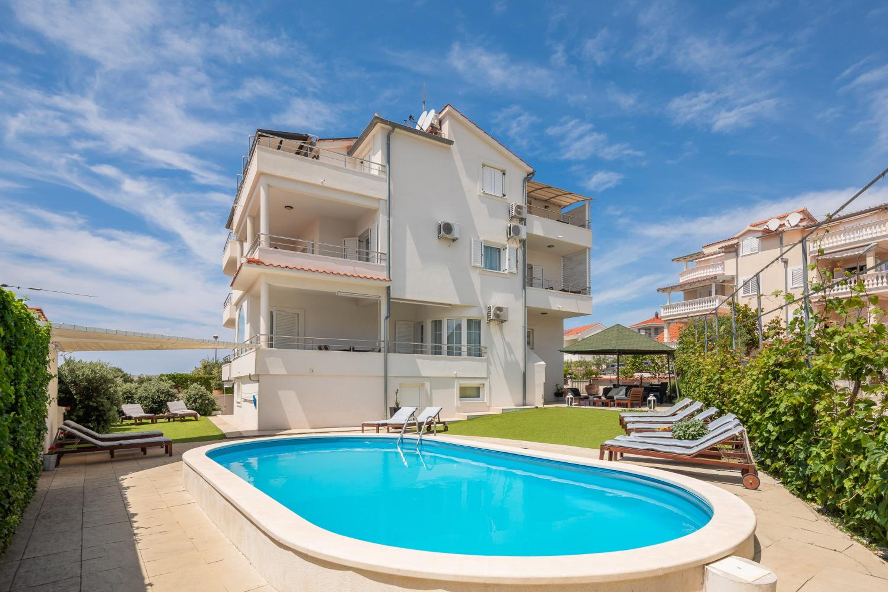 One-Bedroom Apartment with Balcony - Photo 46