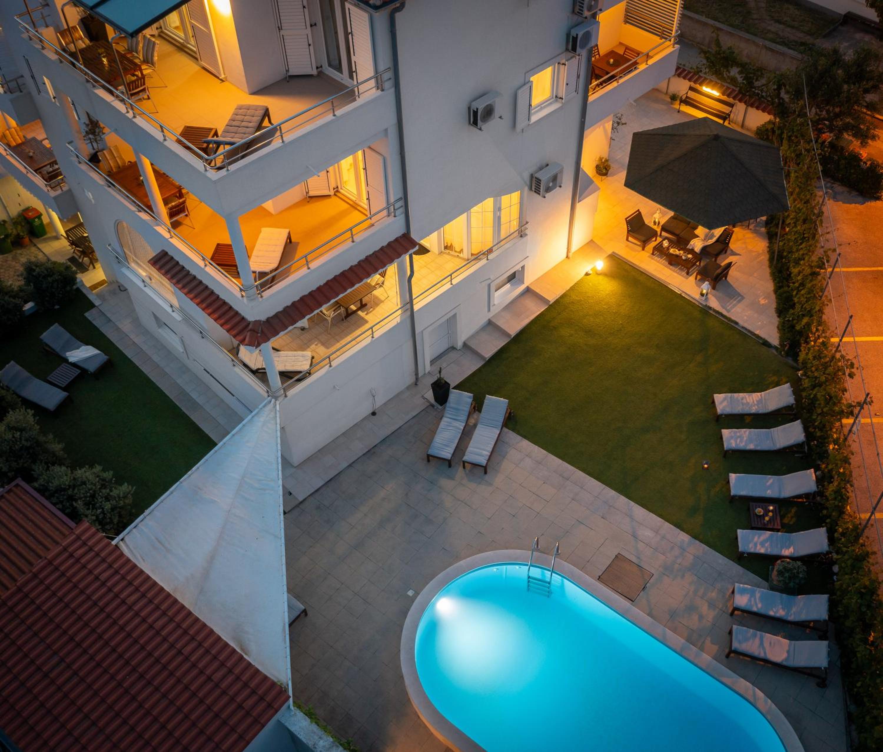 One-Bedroom Apartment with Balcony - Photo 13