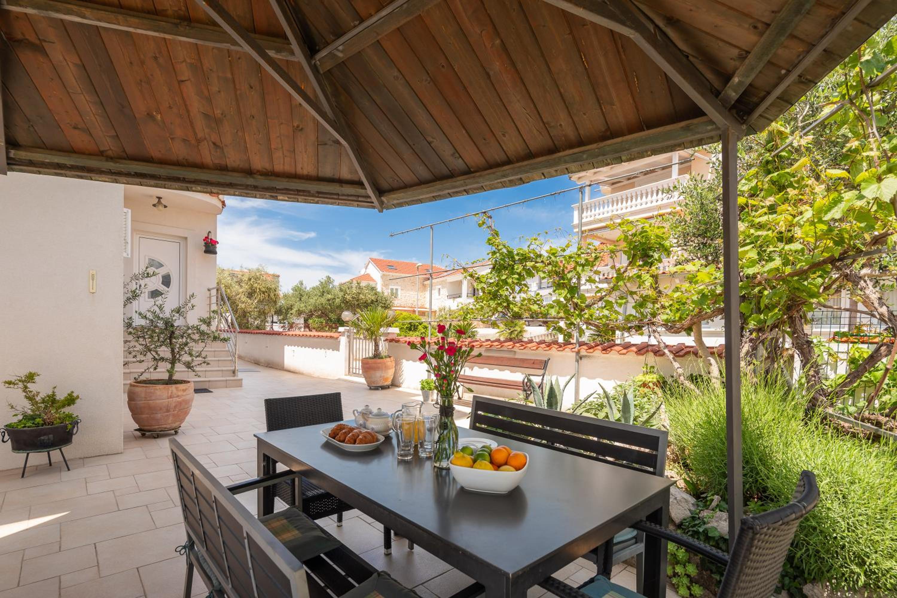 One-Bedroom Apartment with Balcony - Photo 17