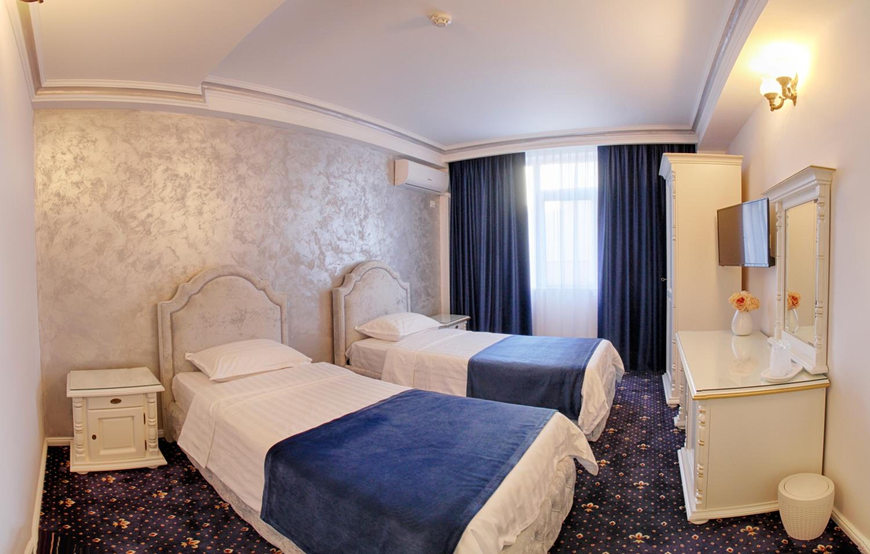 Twin Room - Photo 5