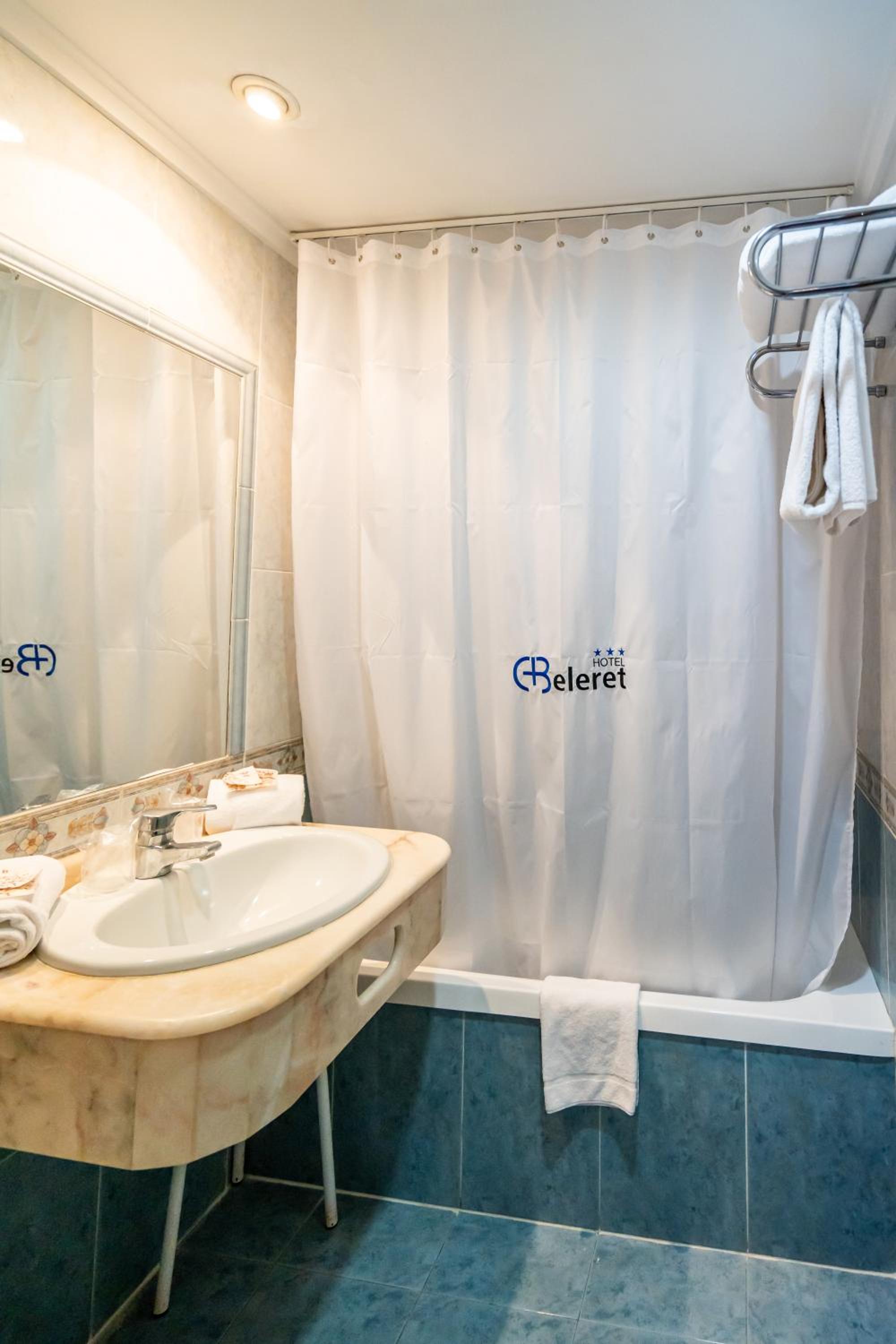 Double or Twin Room - Photo 2