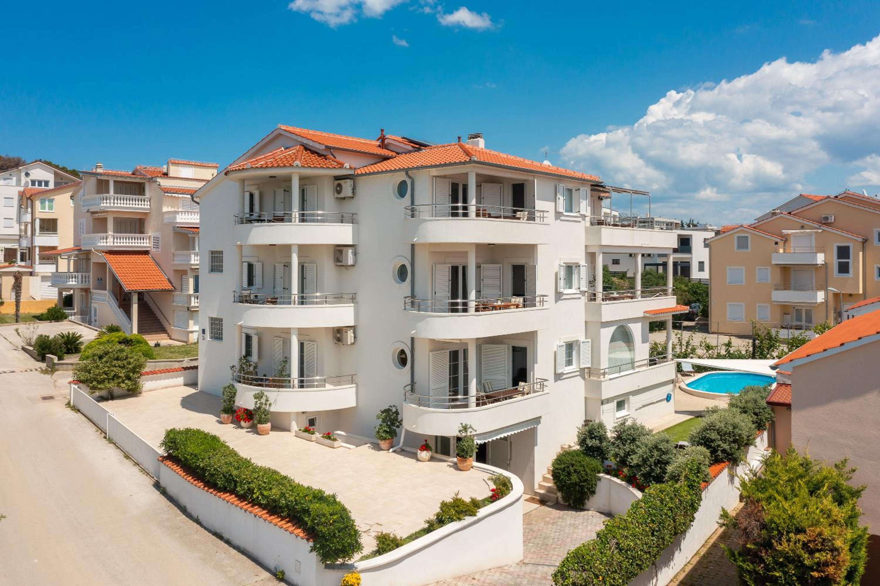 One-Bedroom Apartment with Balcony - Photo 9