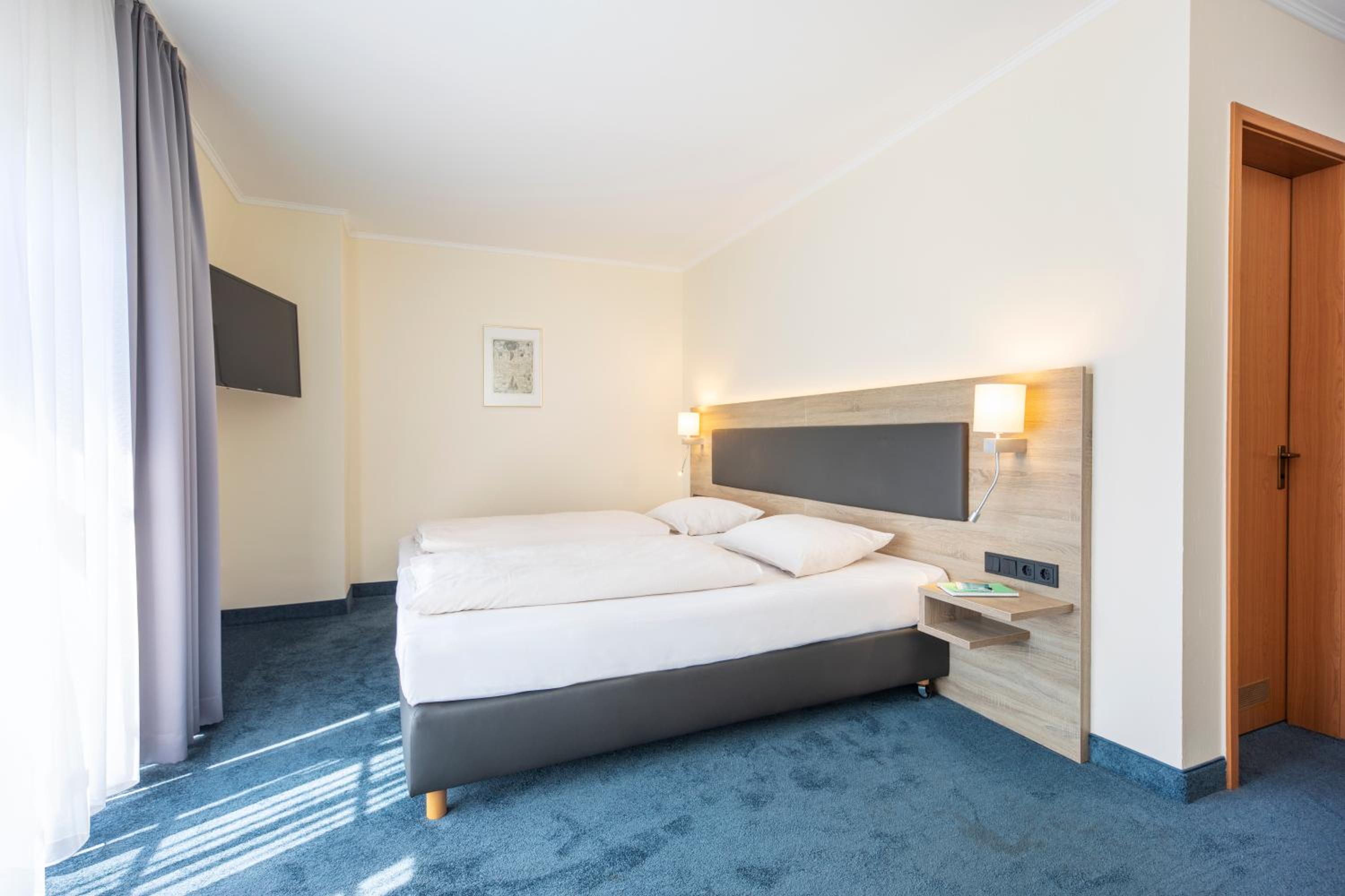 Deluxe Twin Room photo 2