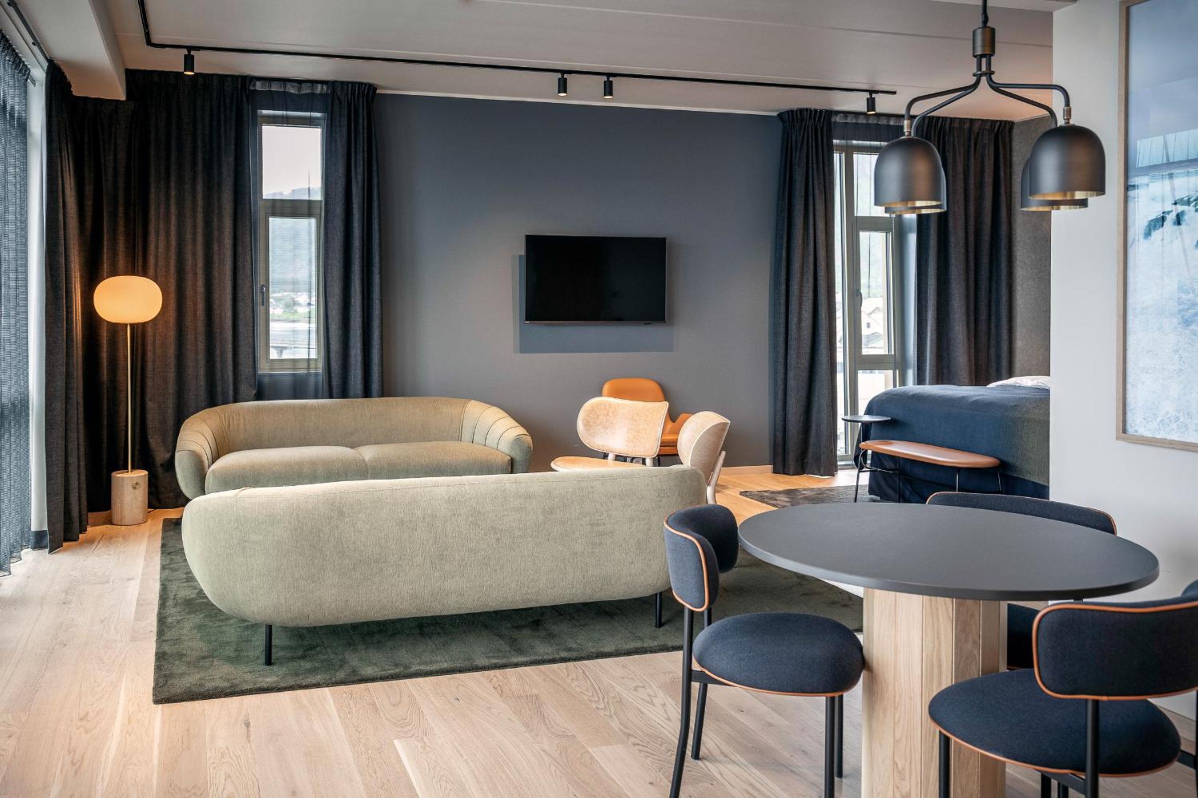 Suite with Balcony - Photo 2