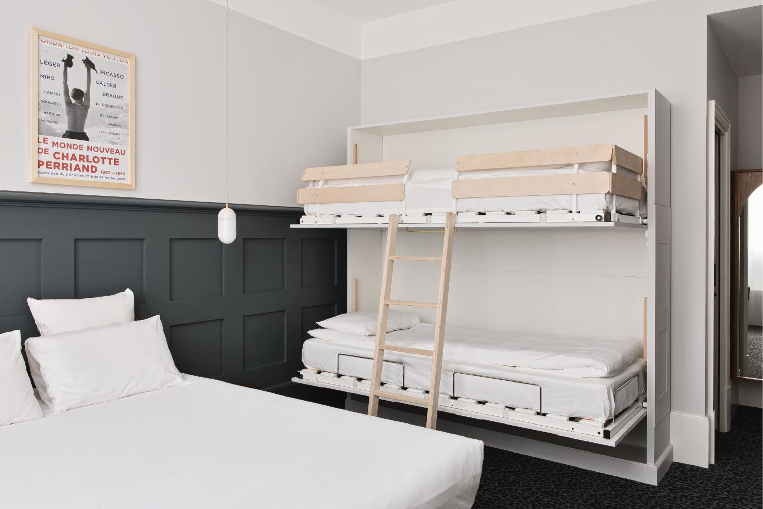 Family Room with One Queen Bed and One Bunk Bed - Non-Smoking - Photo 9
