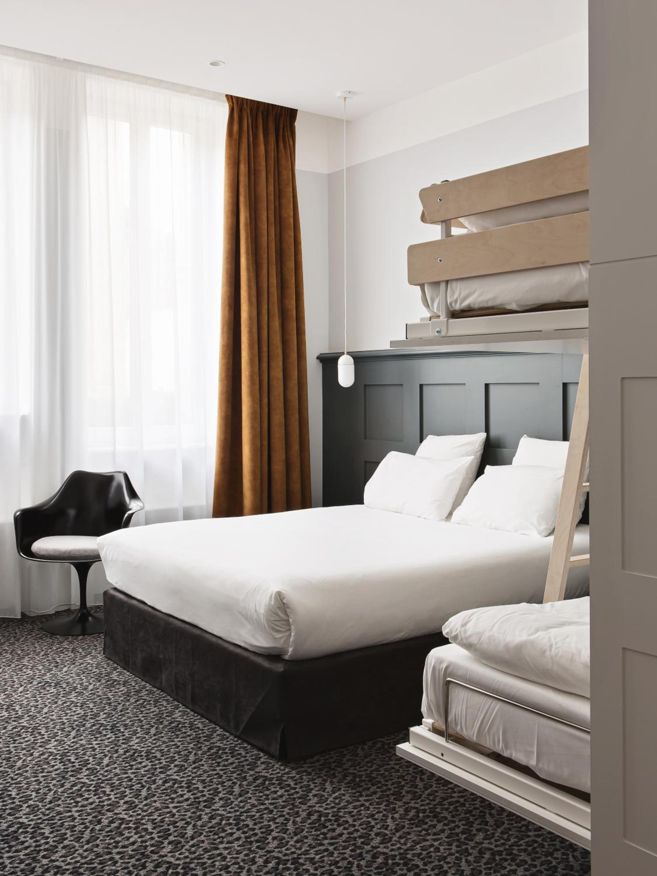 Family Room with One Queen Bed and One Bunk Bed - Non-Smoking - Photo 8