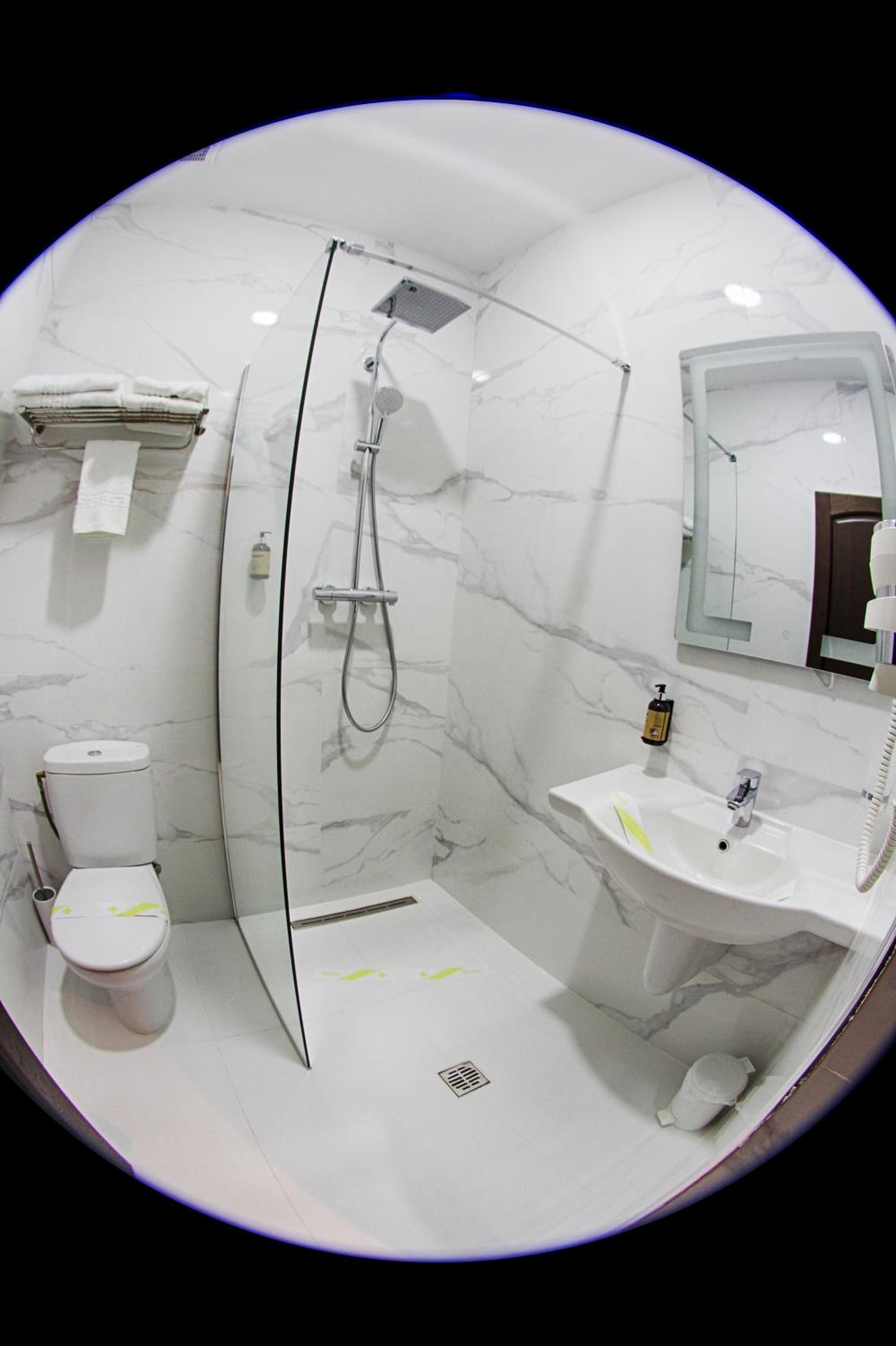 Quadruple Room - Photo 5