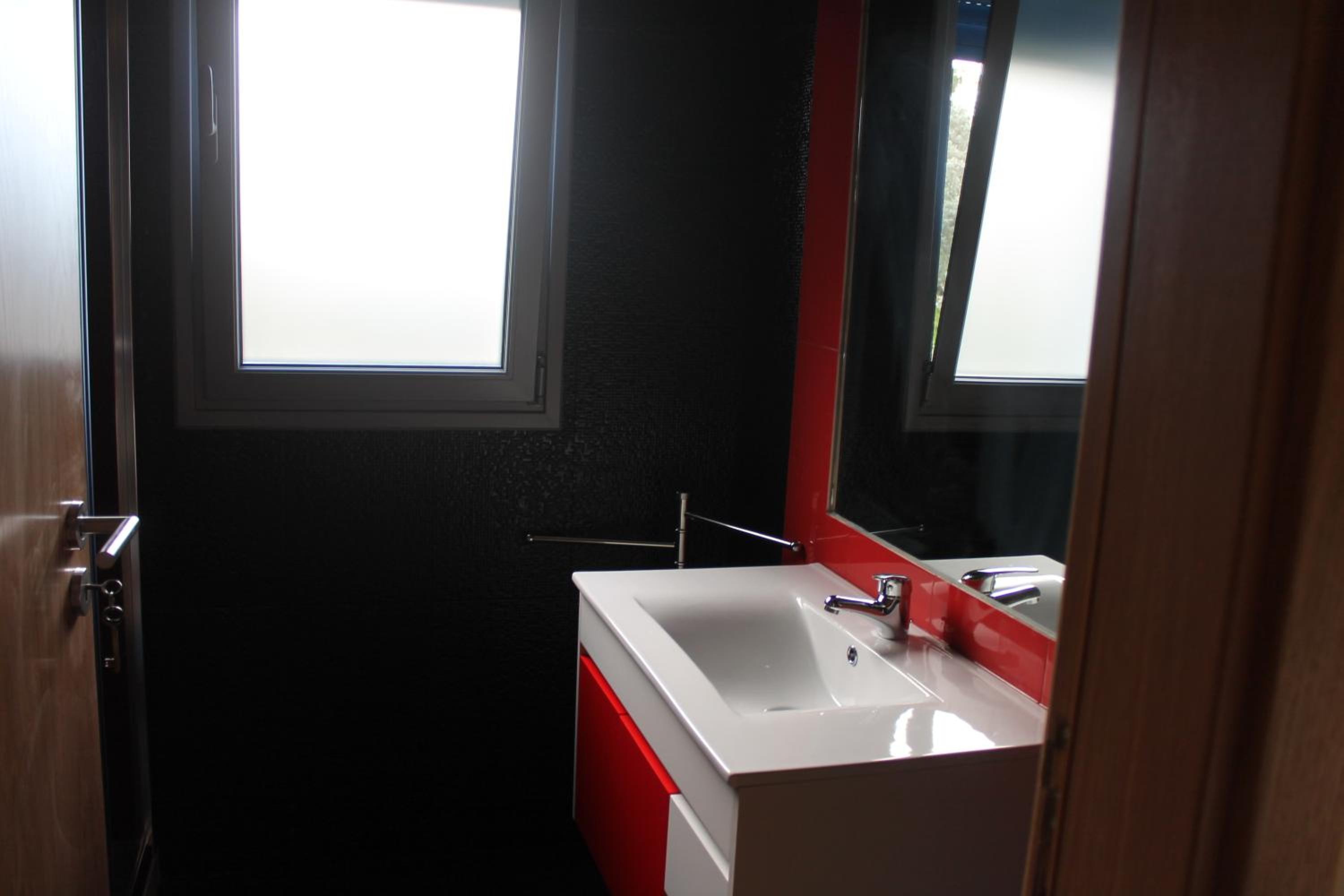 Twin Room with Balcony - Photo 7