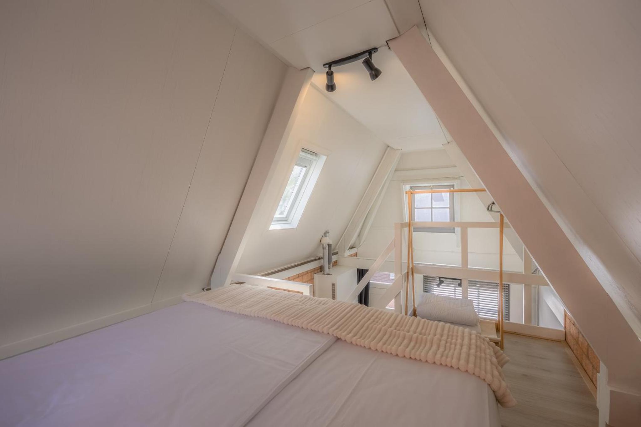 One-Bedroom House - Photo 32