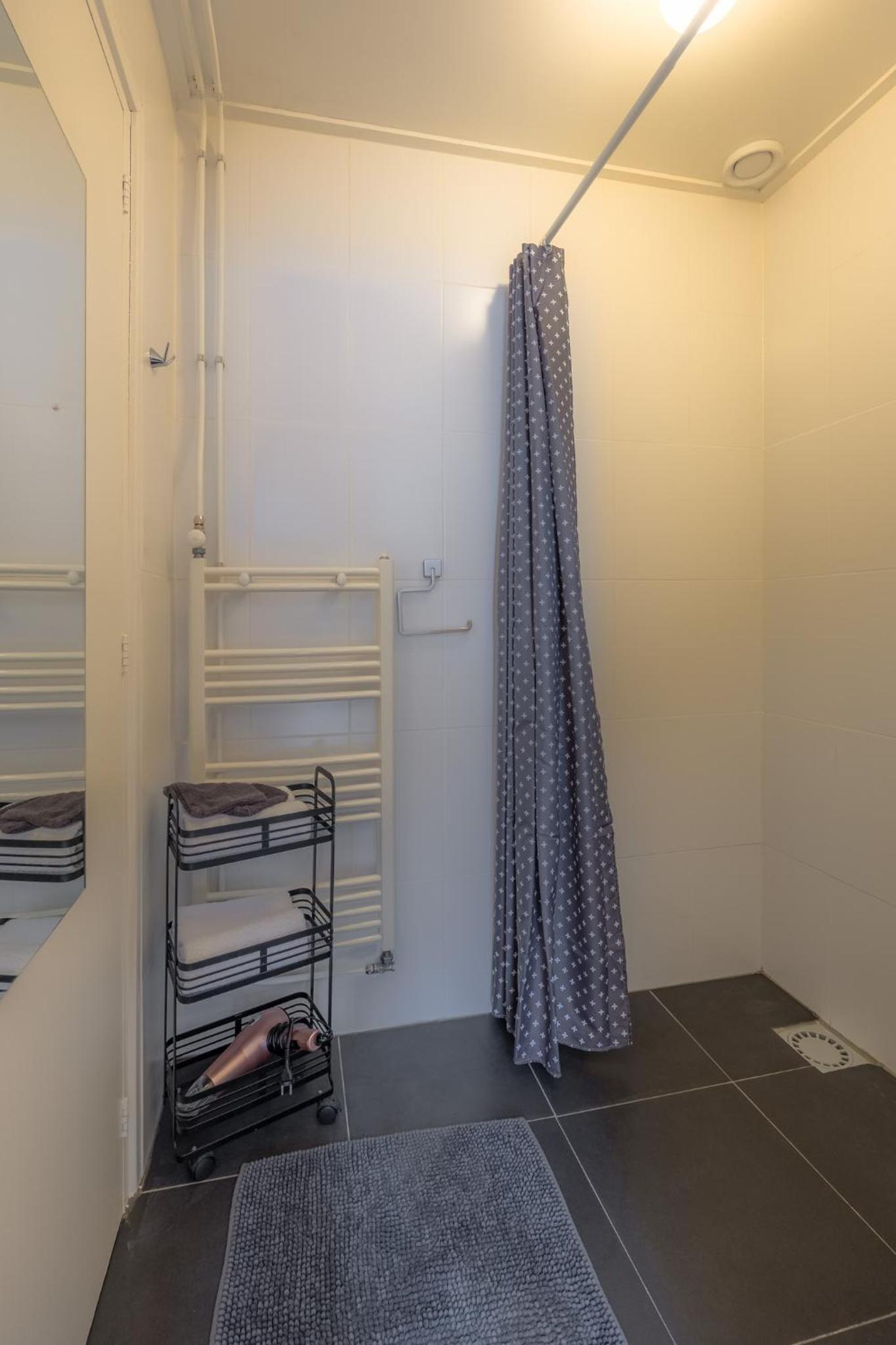 One-Bedroom House - Photo 29