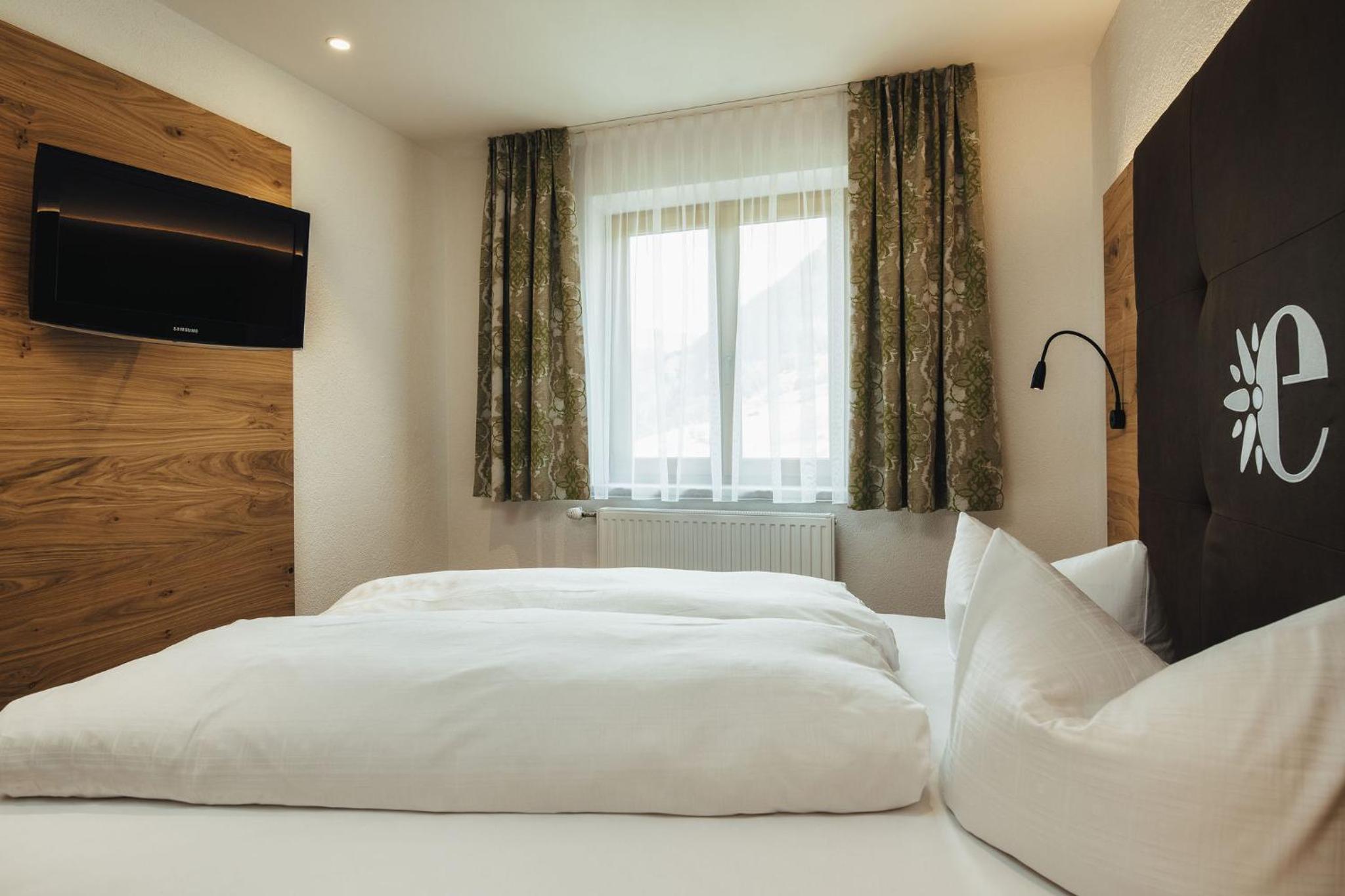 Small Double Room - Photo 3