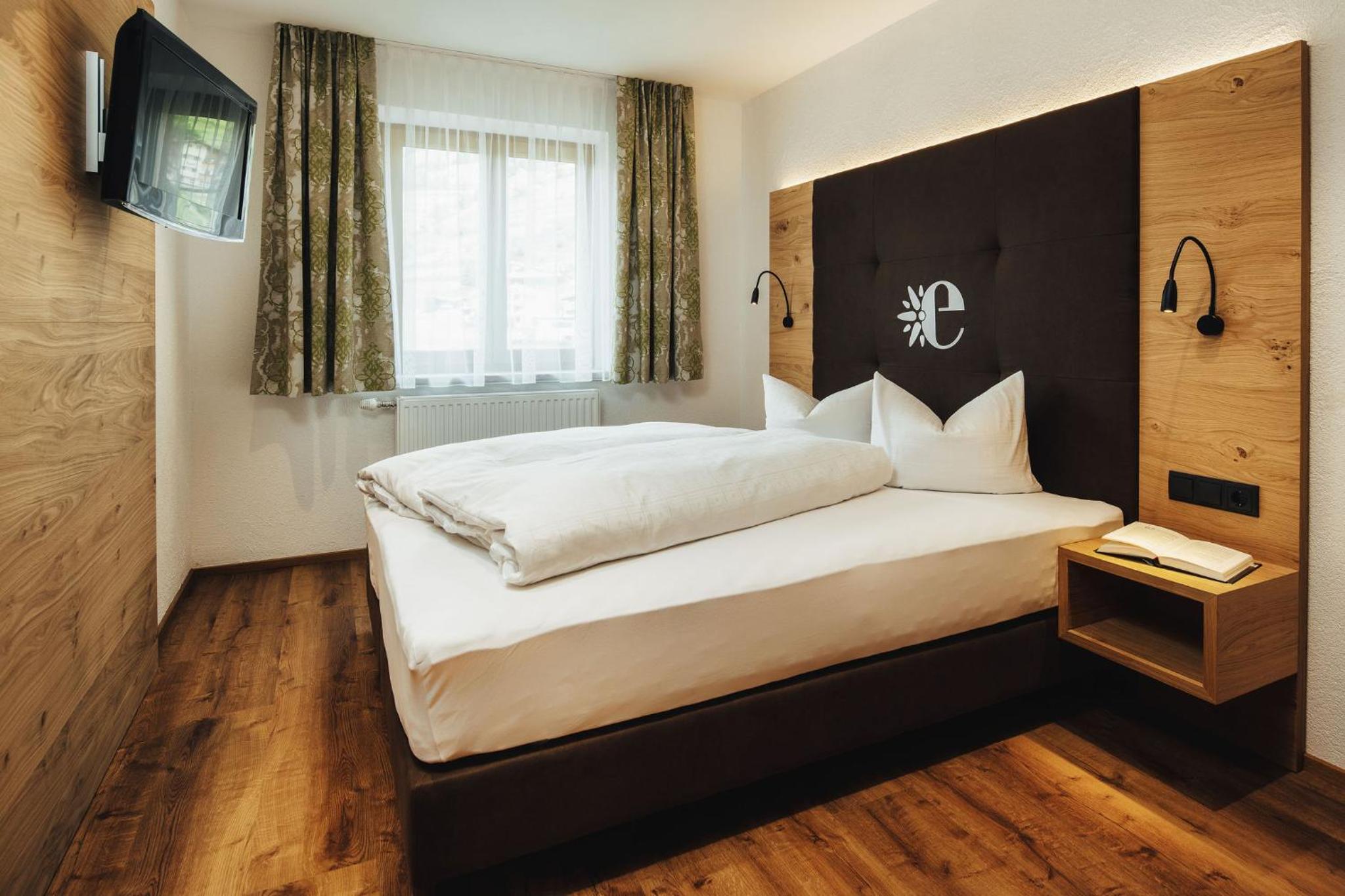 Small Double Room - Photo 1