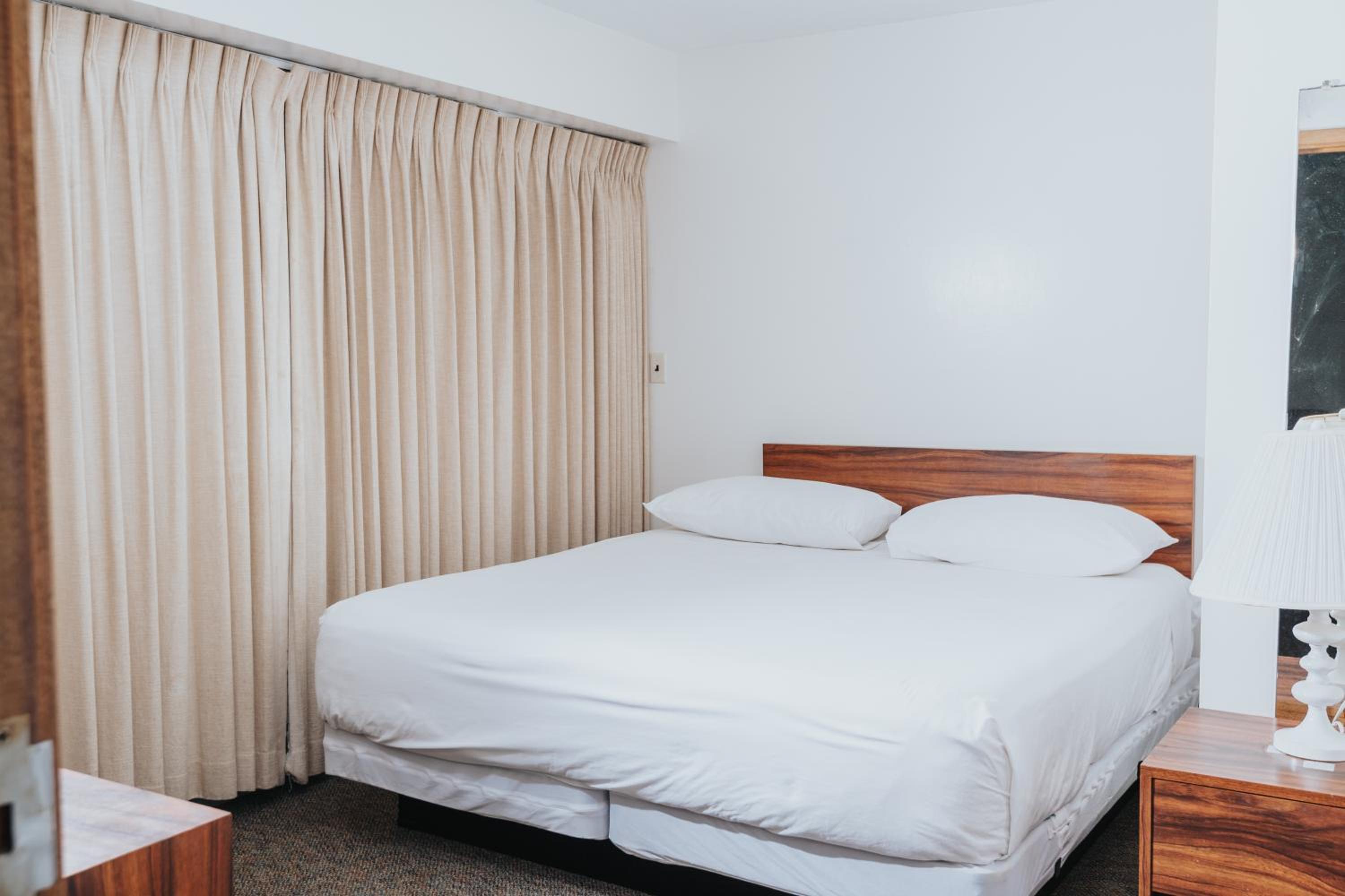 1 Bedroom Suite King and Sofa Sleeper with Full Kitchen