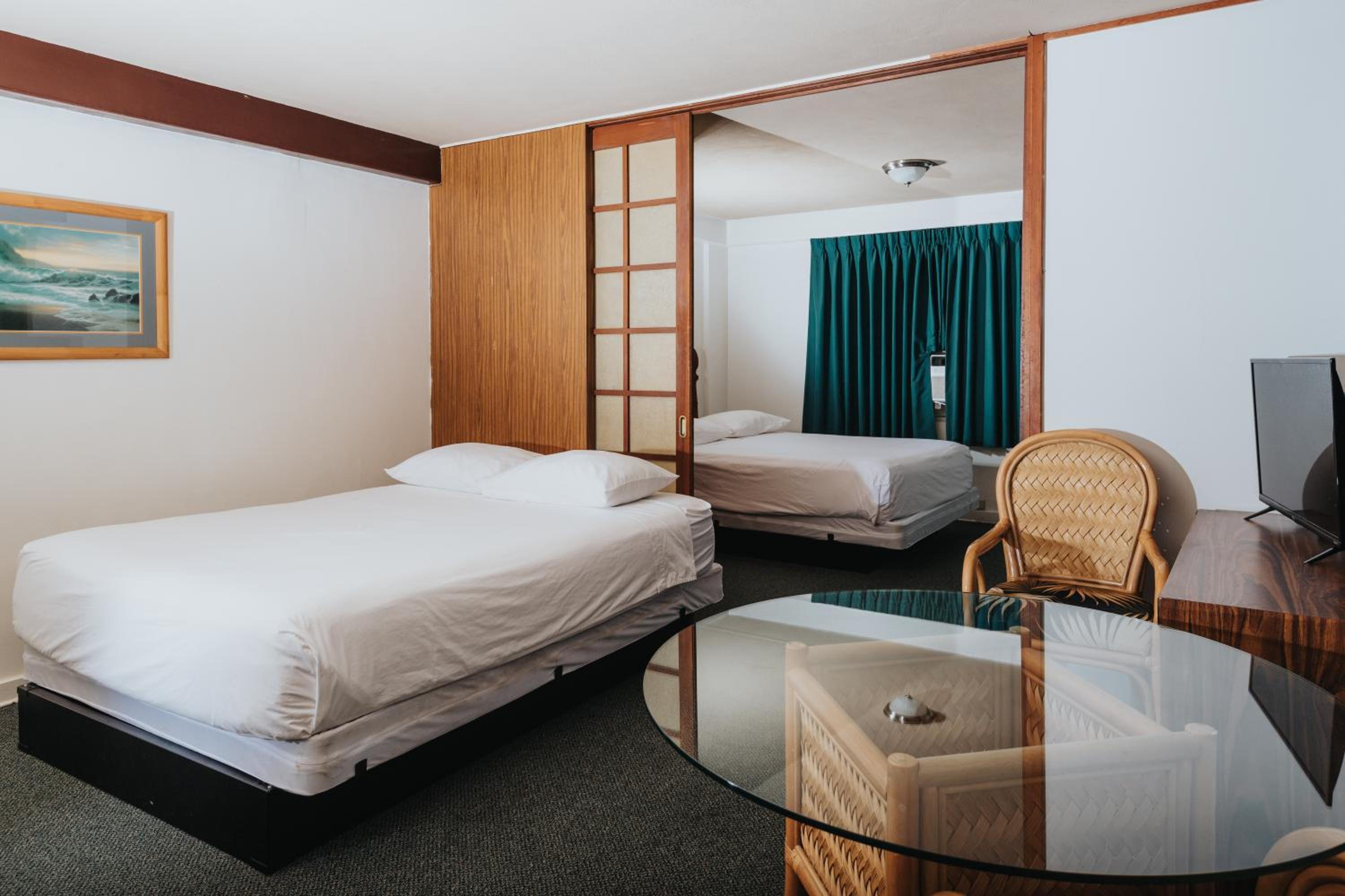 1 Bedroom Suite 2 Queens with Full Kitchen
