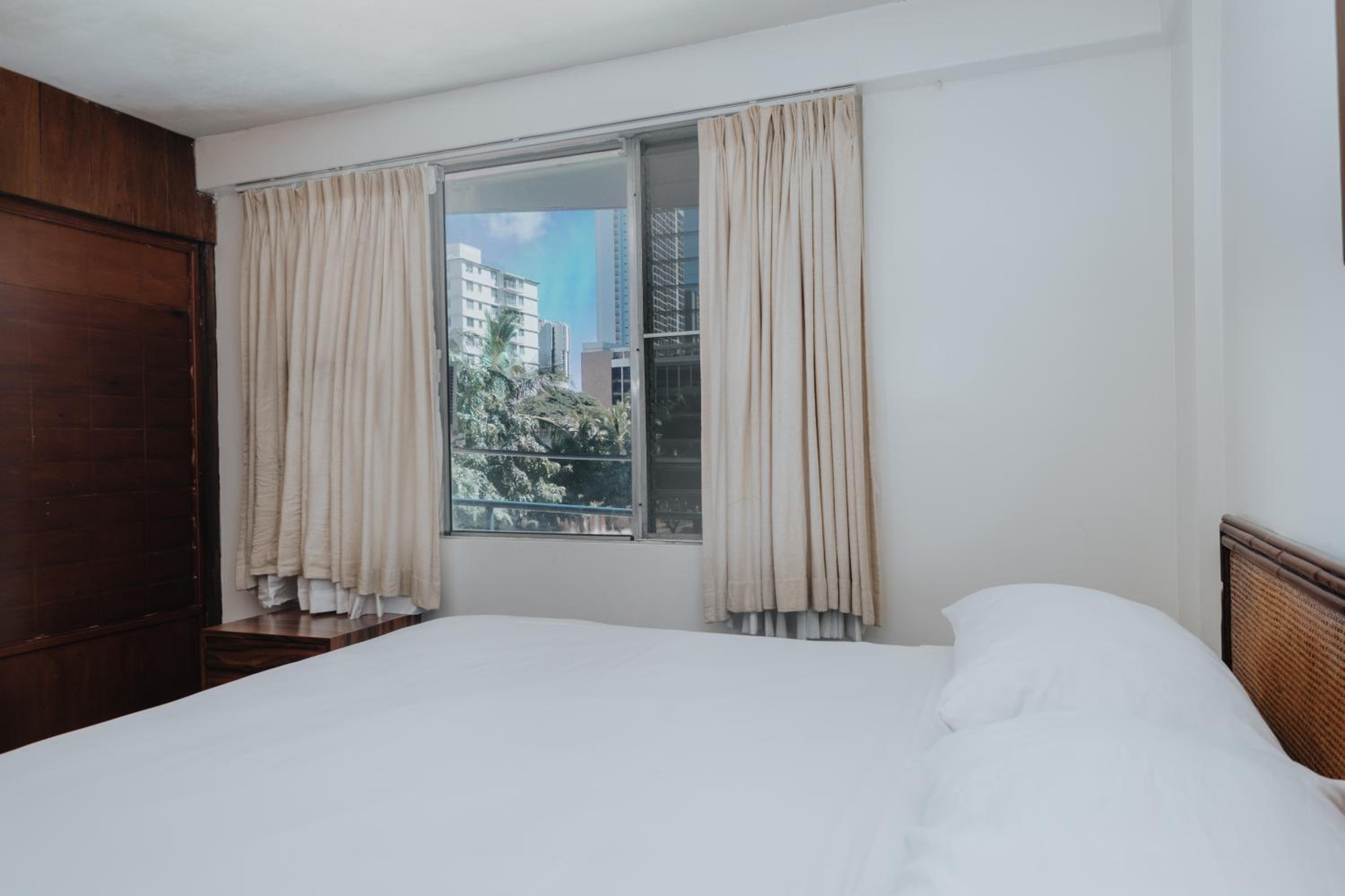 2 Bedroom Suite King and 2 Queens with Full Kitchen photo 3