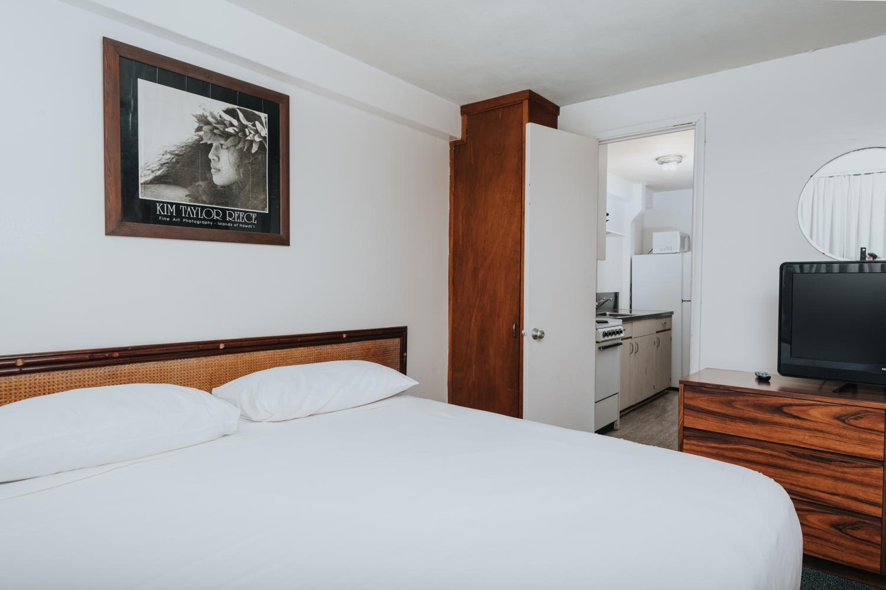 2 Bedroom Suite King and 2 Queens with Full Kitchen photo 2