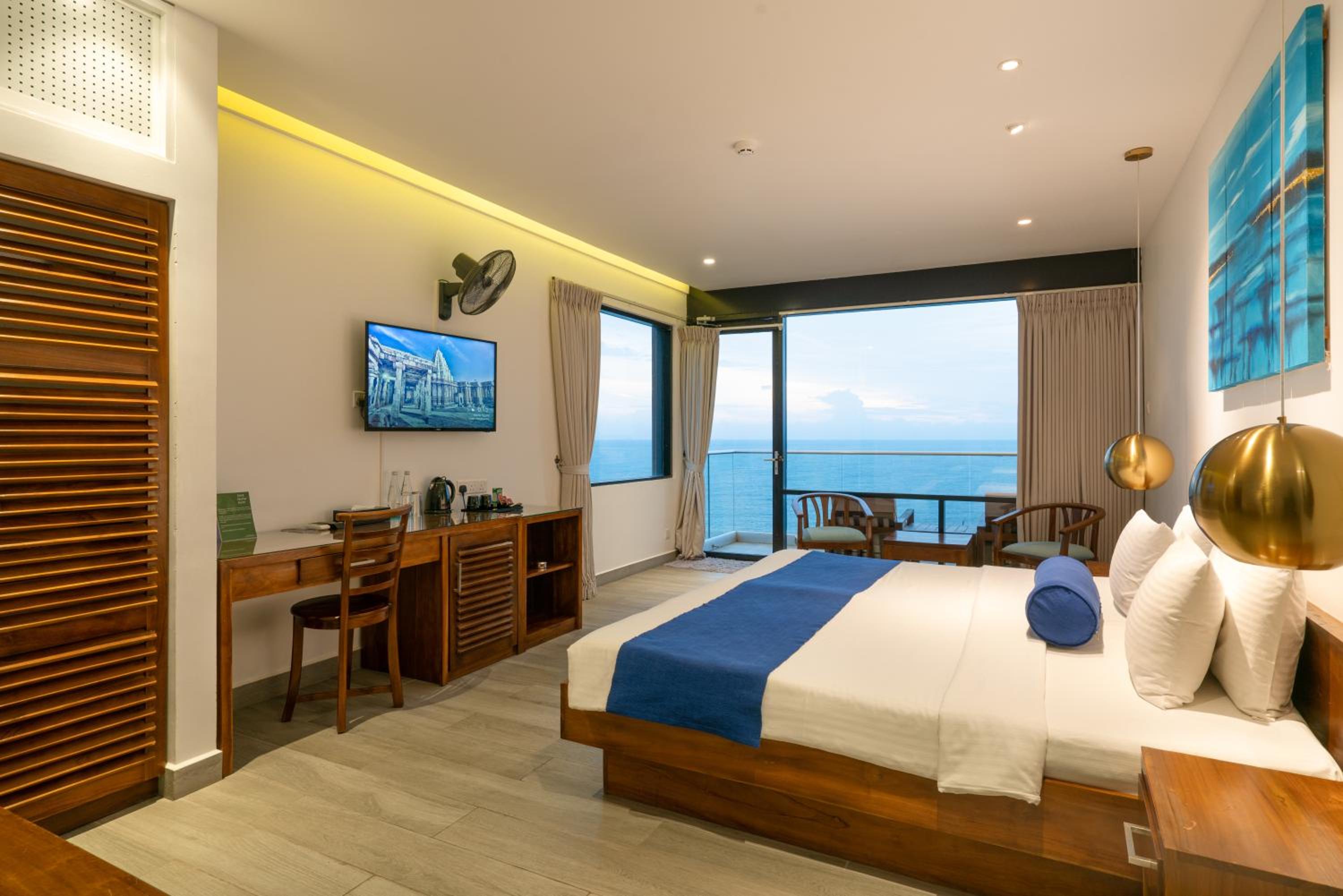 Deluxe Double or Twin Room with Sea View - Photo 16