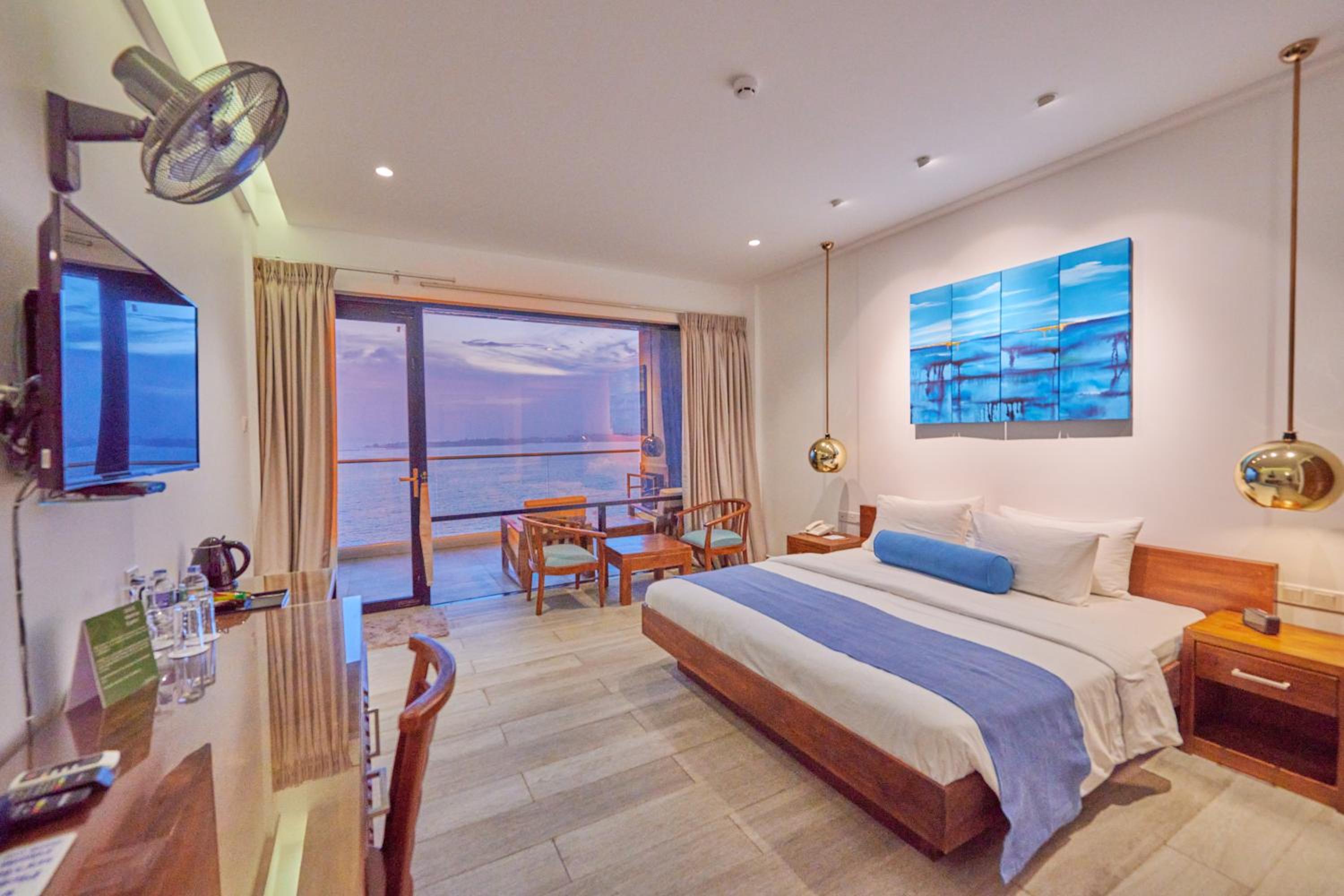 Deluxe Double or Twin Room with Sea View - Photo 13