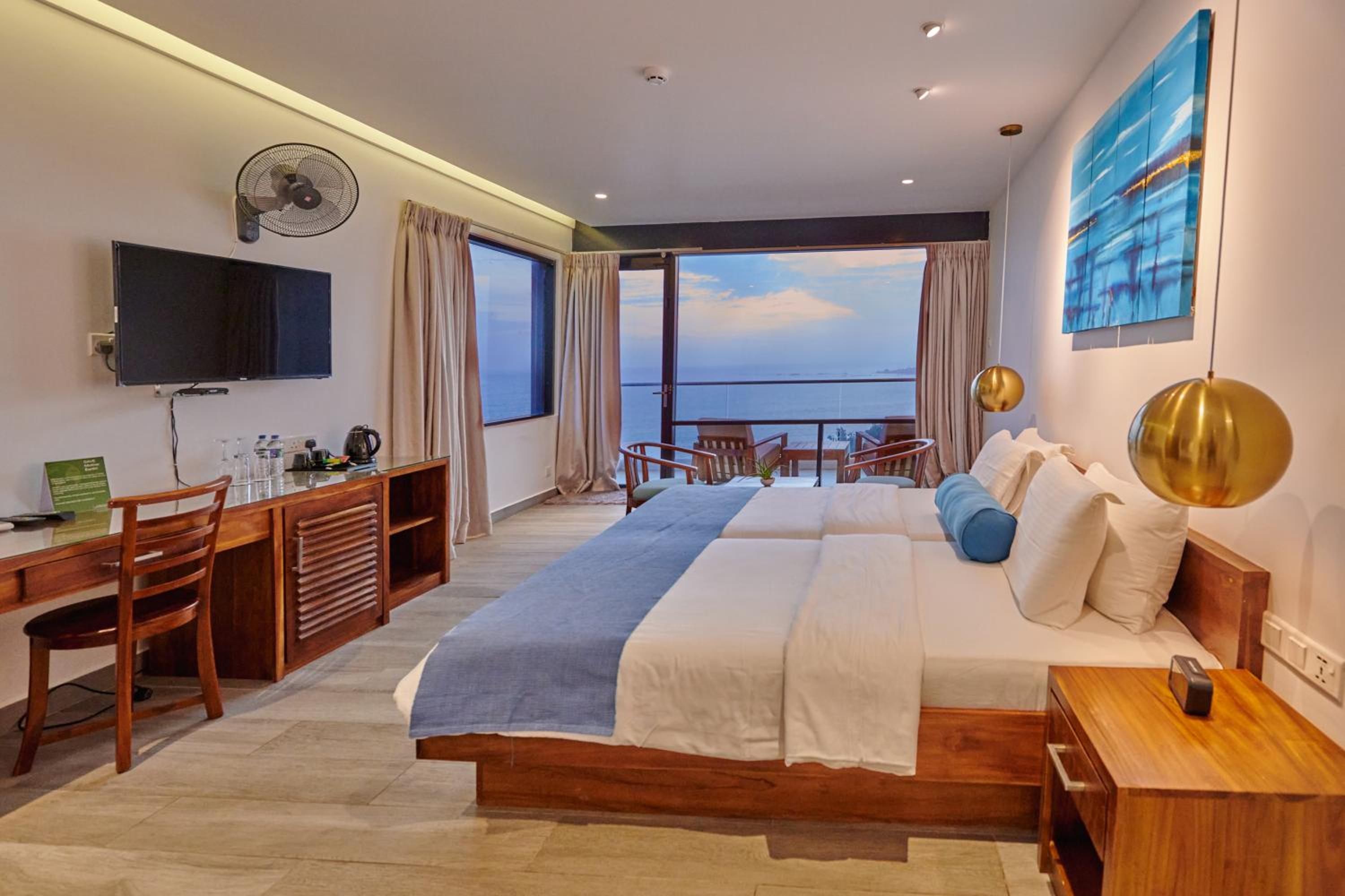 Deluxe Double or Twin Room with Sea View - Photo 8