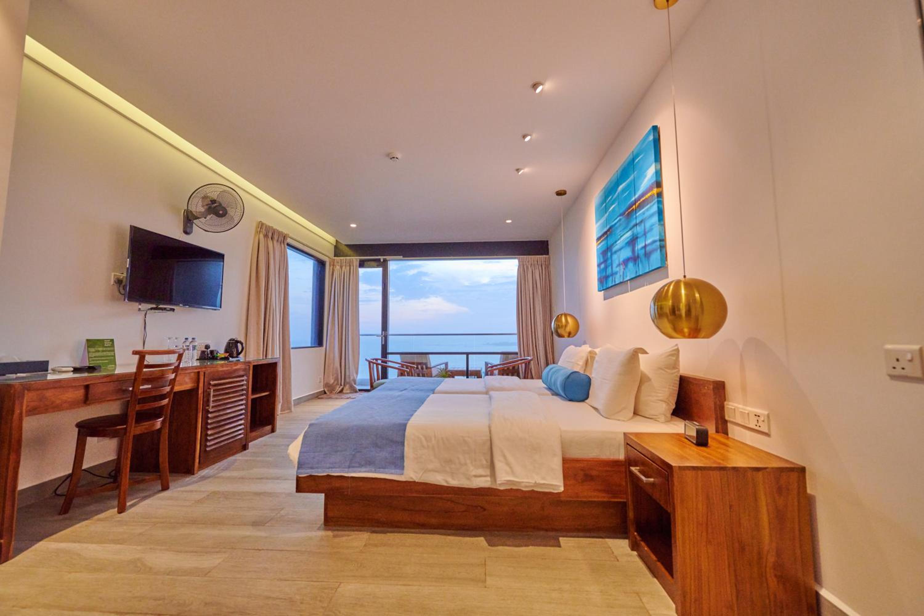 Deluxe Double or Twin Room with Sea View - Photo 12
