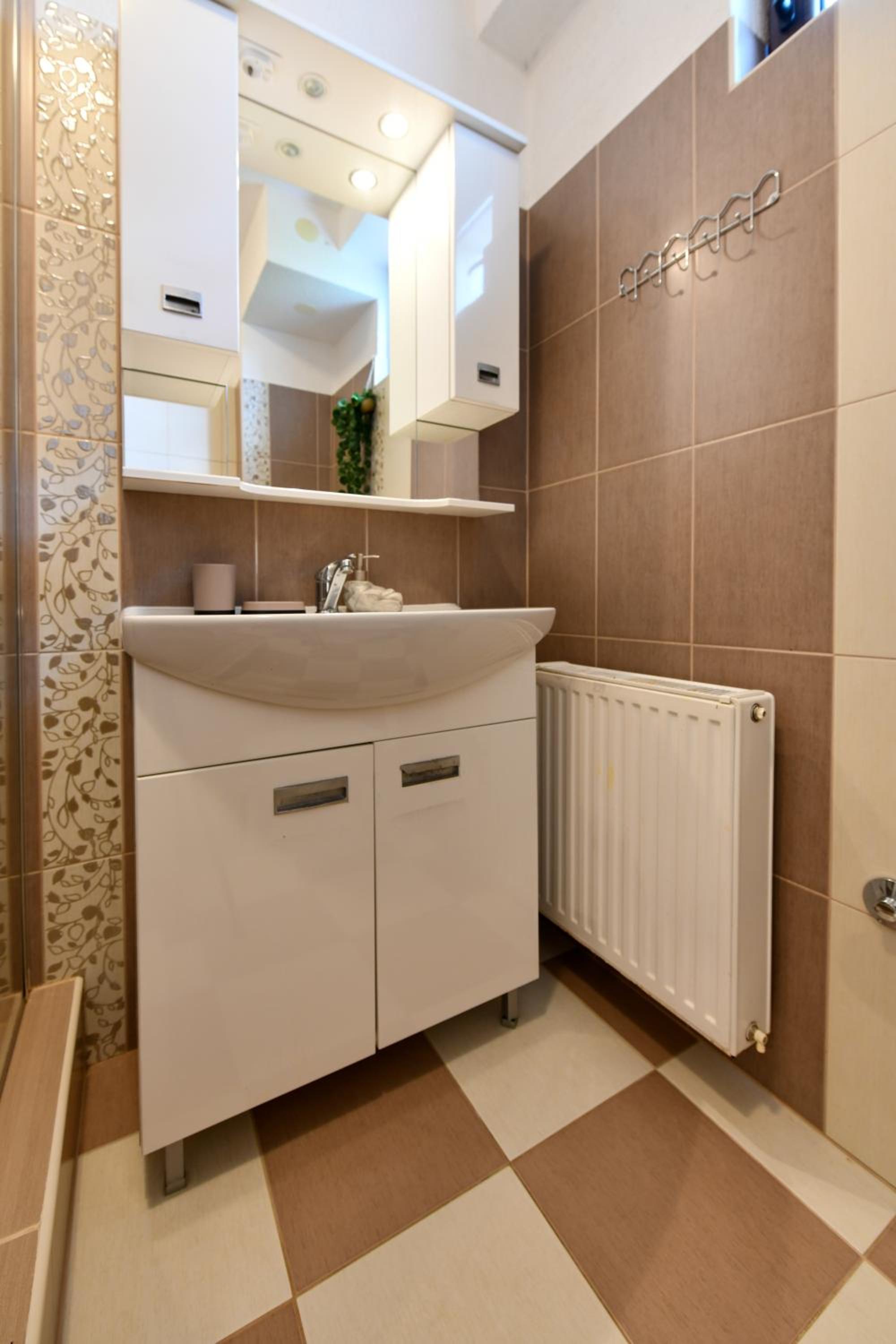 One-Bedroom Apartment - Photo 28